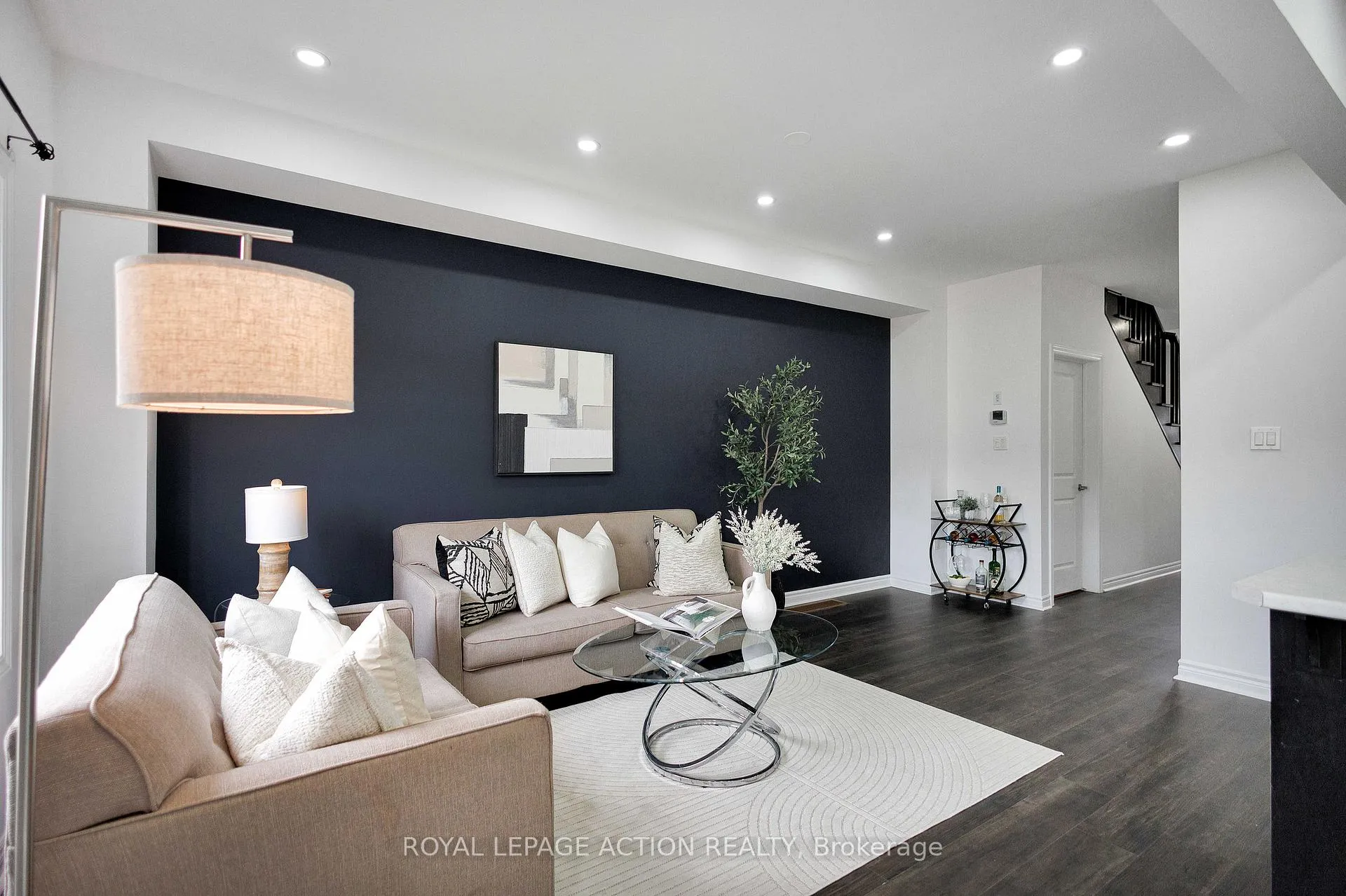 Photo 4 of 35 Bilanski Farm Road, Brantford — HOMEH