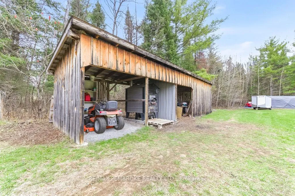 Photo 7 of 249B Crooked Rapids Road, North Algona Wilberforce, North Algona/Wilberforce Twp — HOMEH