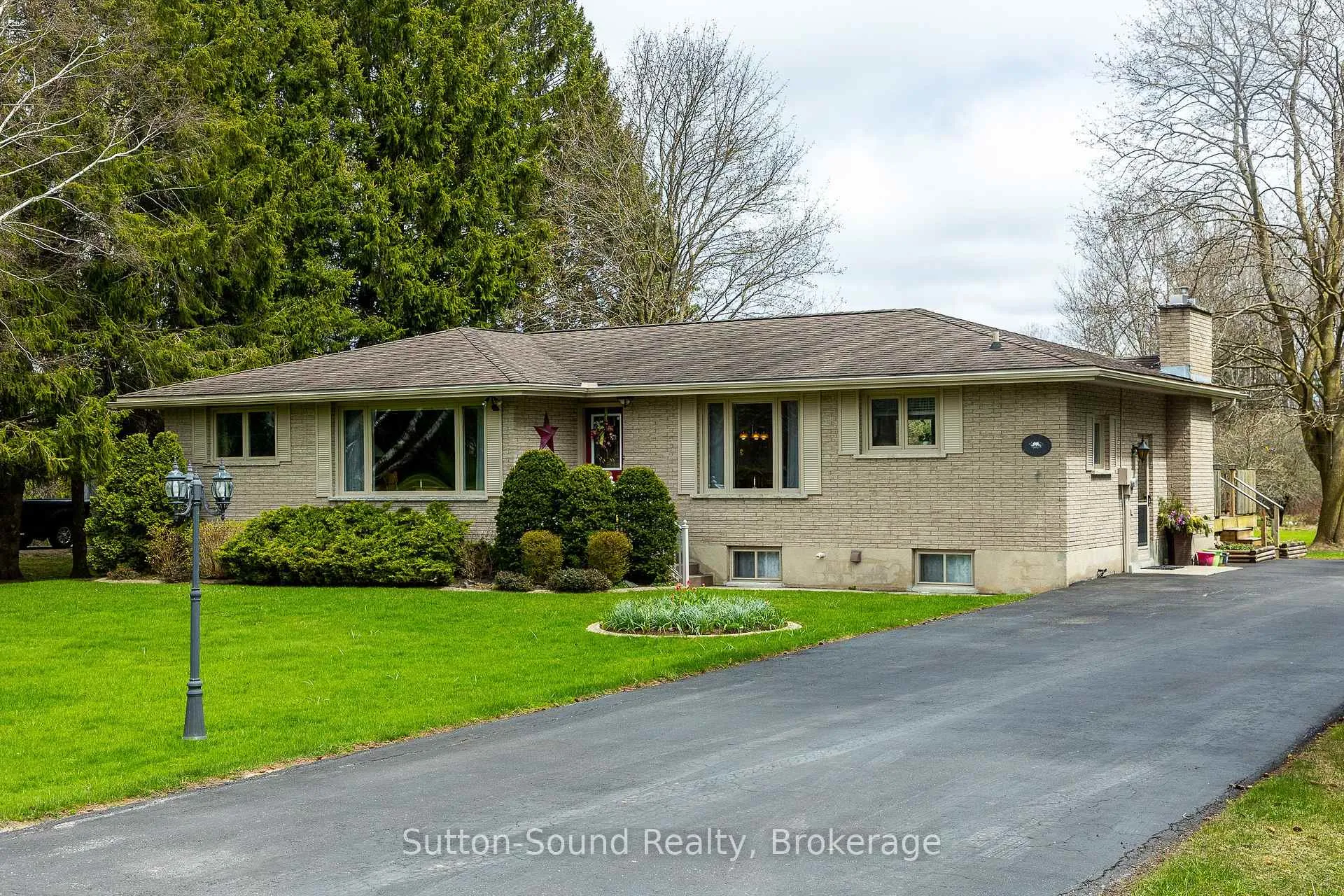 Photo 1 of 335 Park Street, Georgian Bluffs — HOMEH