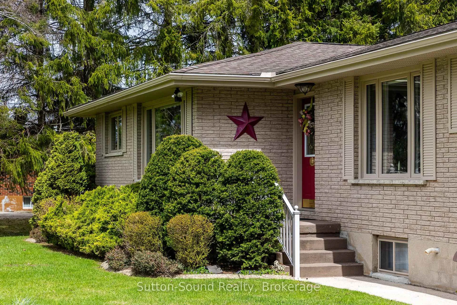 Photo 2 of 335 Park Street, Georgian Bluffs — HOMEH