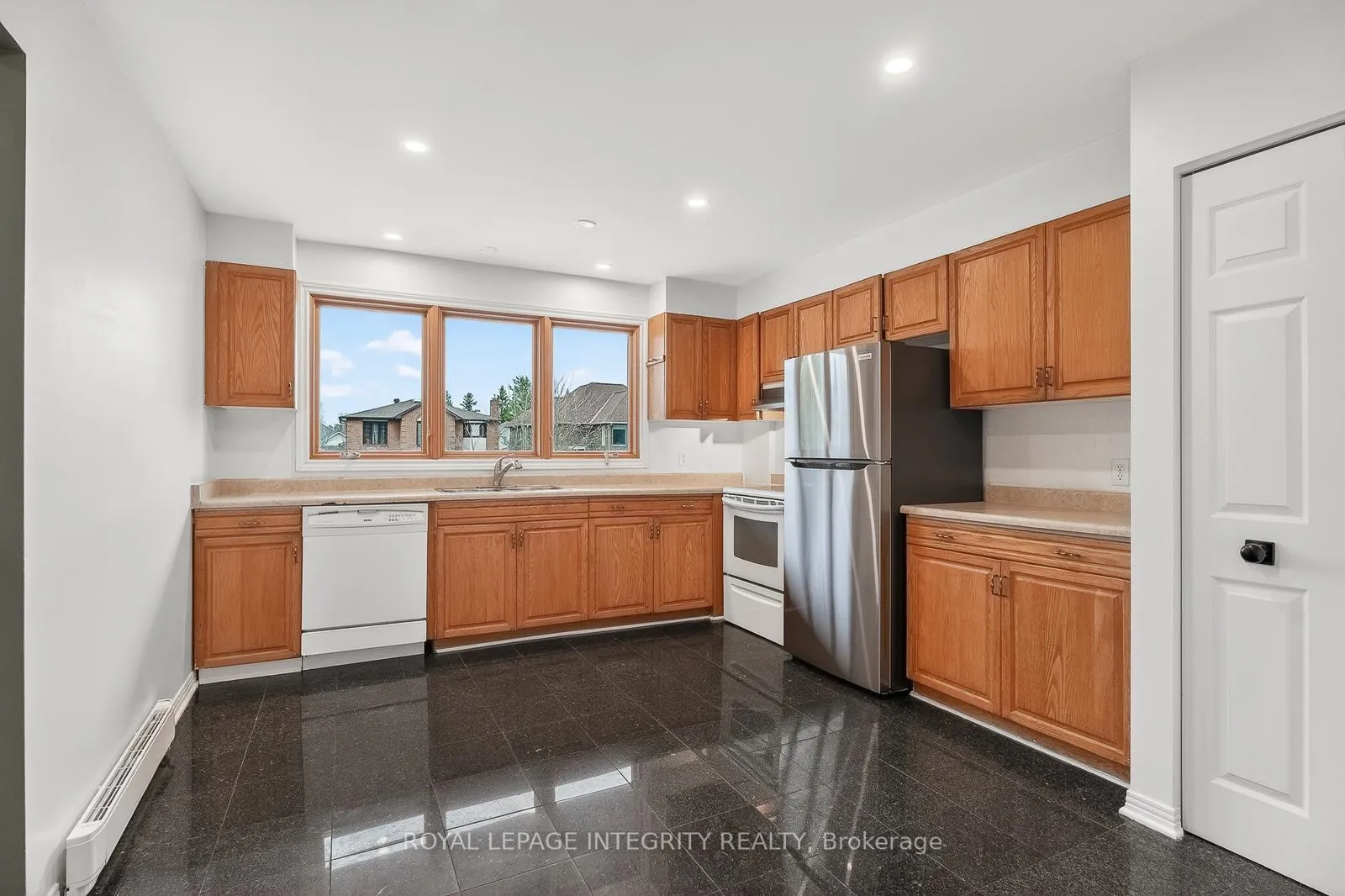 Photo 8 of Unit 8, 108 Stratas Court, Ottawa, Kanata - Katimavik — HOMEH