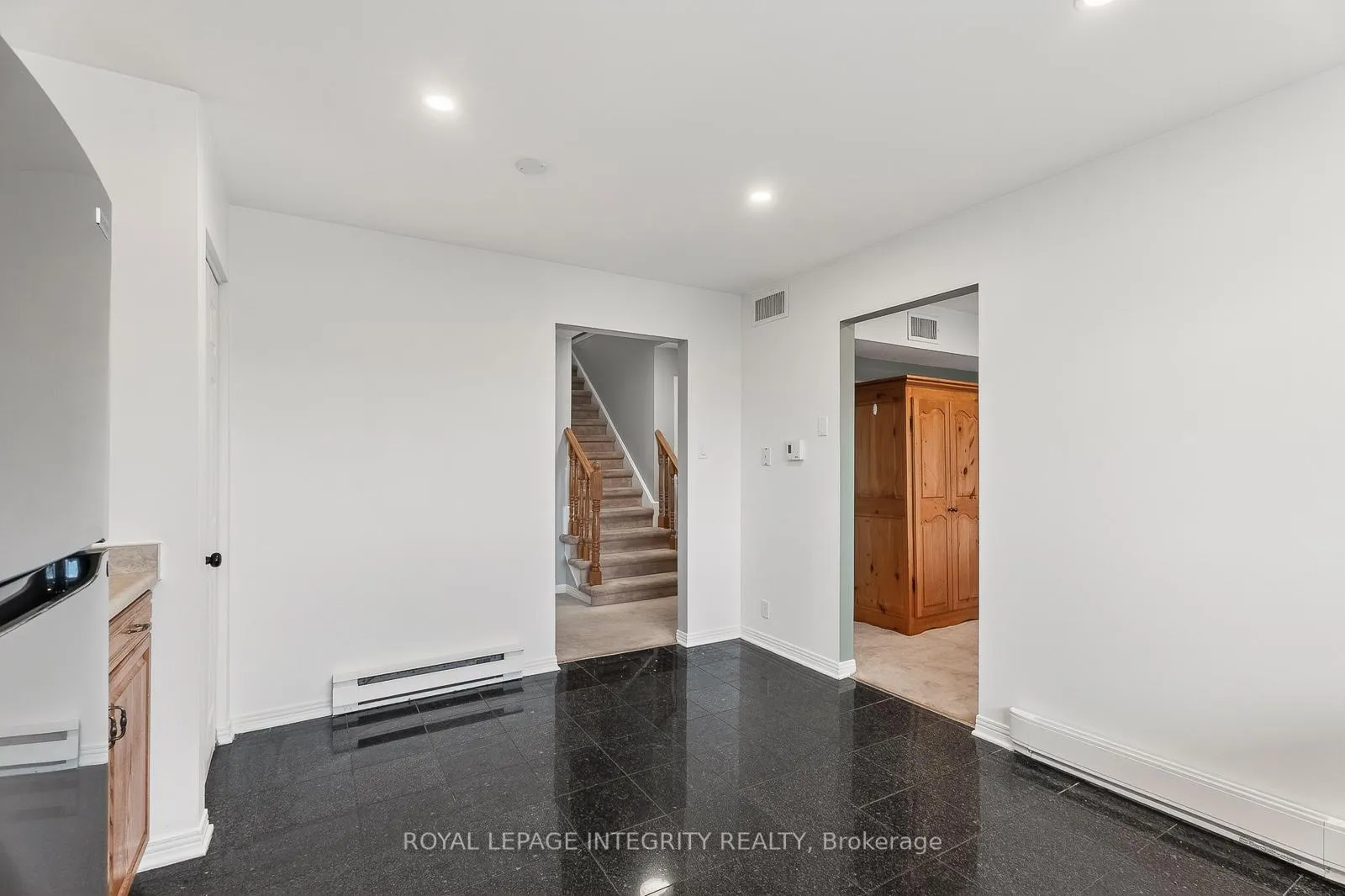 Photo 10 of Unit 8, 108 Stratas Court, Ottawa, Kanata - Katimavik — HOMEH