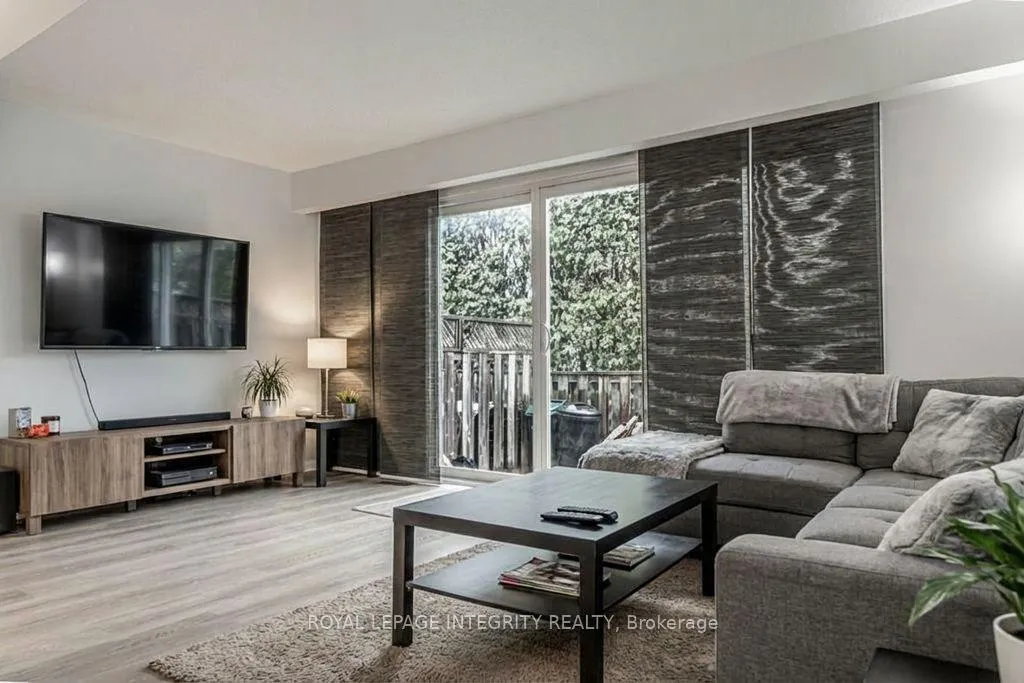 Photo 4 of Unit 1, 73 Hadley Circle, Ottawa, Bells Corners — HOMEH