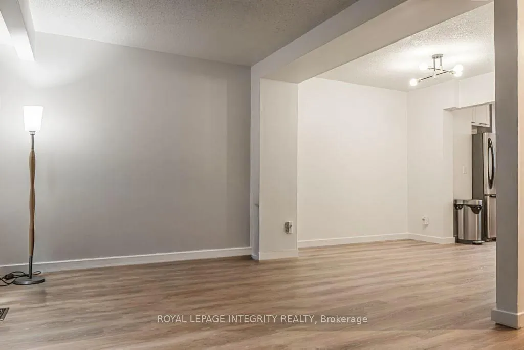 Photo 5 of Unit 1, 73 Hadley Circle, Ottawa, Bells Corners — HOMEH