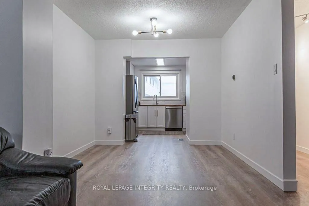 Photo 7 of Unit 1, 73 Hadley Circle, Ottawa, Bells Corners — HOMEH