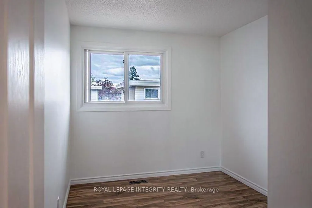 Photo 17 of Unit 1, 73 Hadley Circle, Ottawa, Bells Corners — HOMEH