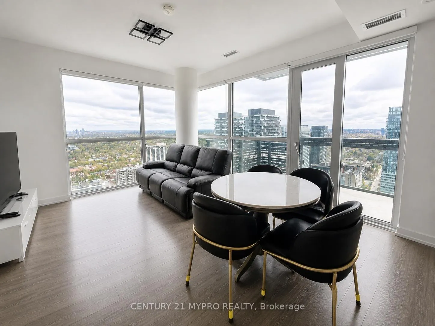Photo 9 of Unit 3409, 39 Roehampton Avenue, Toronto, Mount Pleasant West — HOMEH
