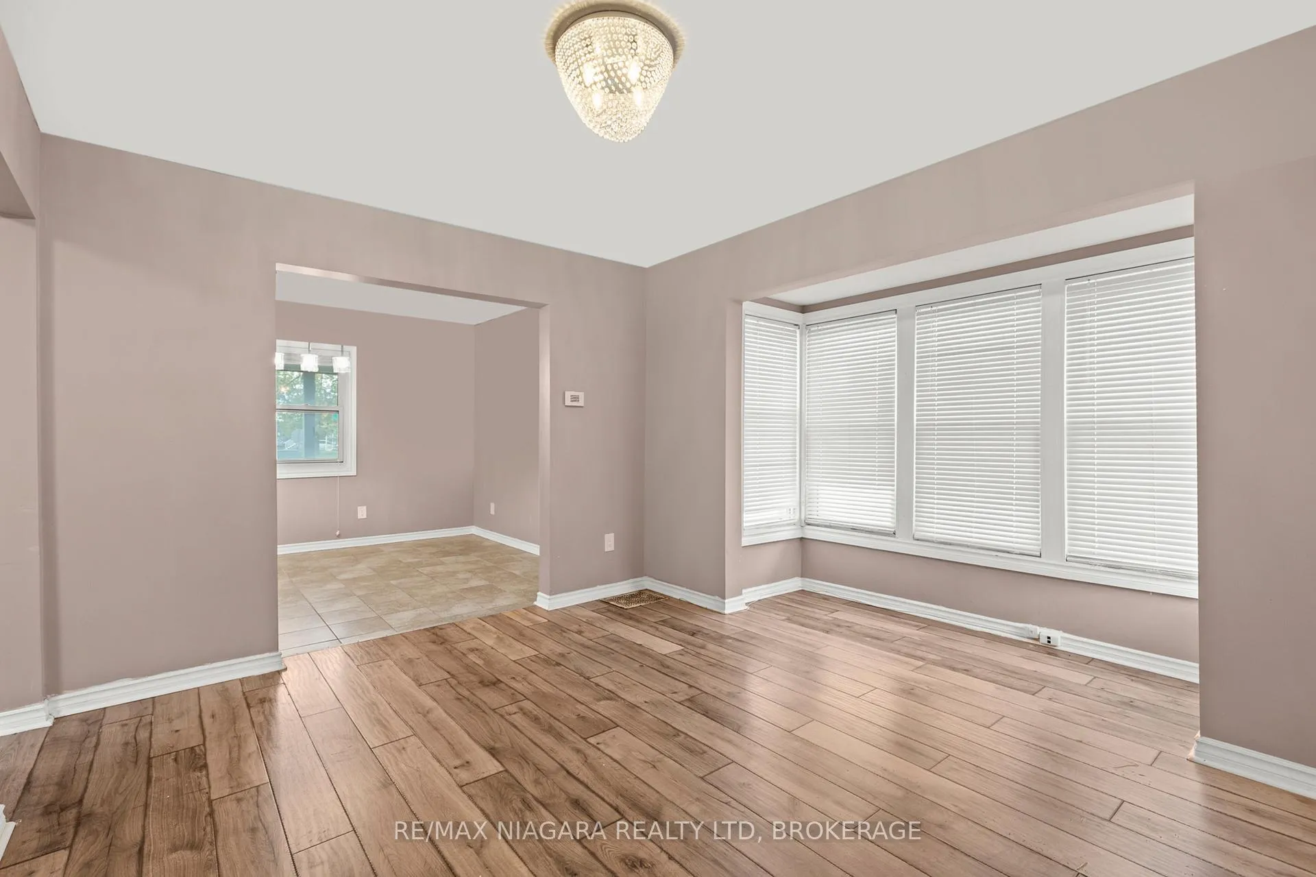 Photo 7 of 32 Page Street, St. Catharines, E. Chester — HOMEH