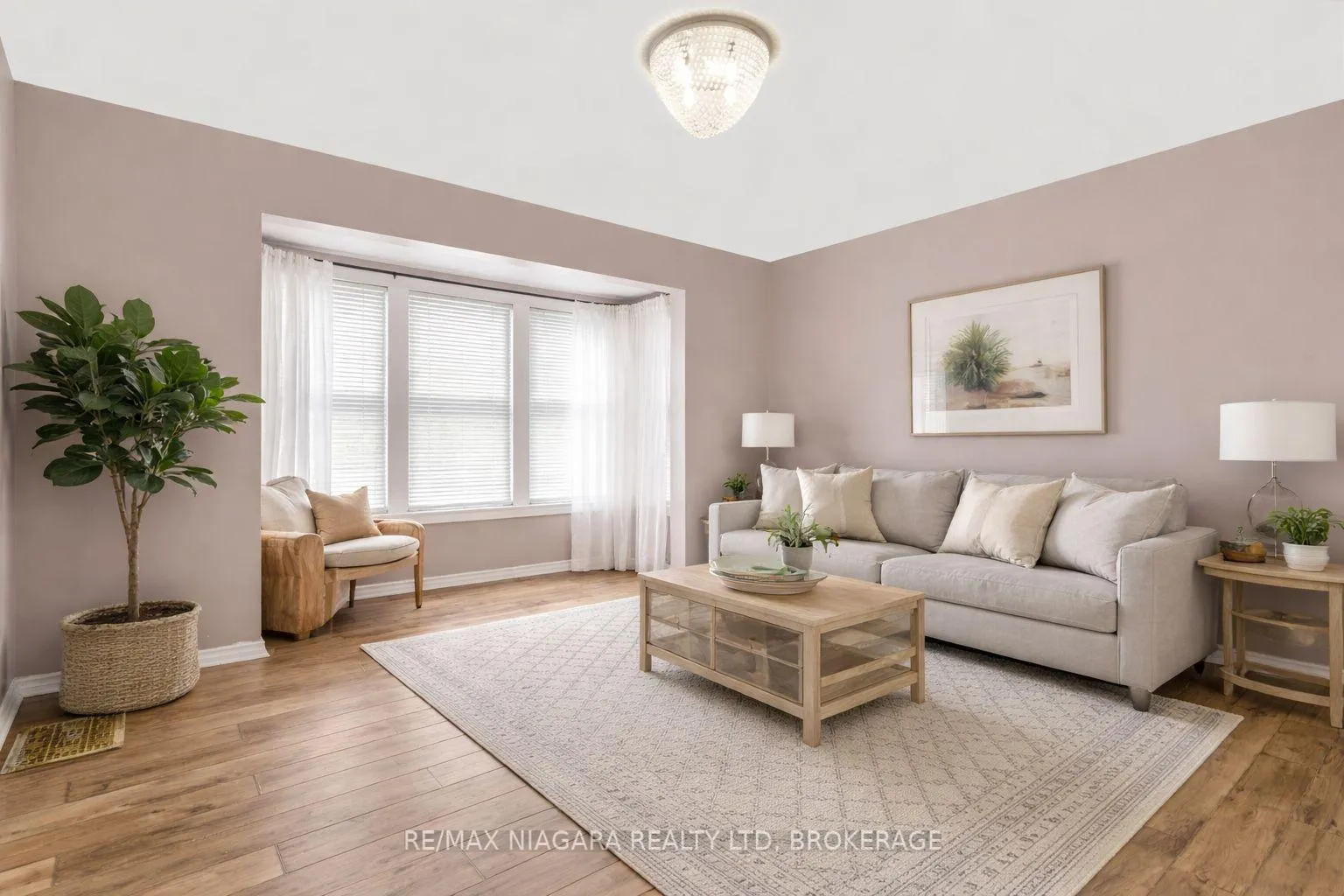 Photo 8 of 32 Page Street, St. Catharines, E. Chester — HOMEH