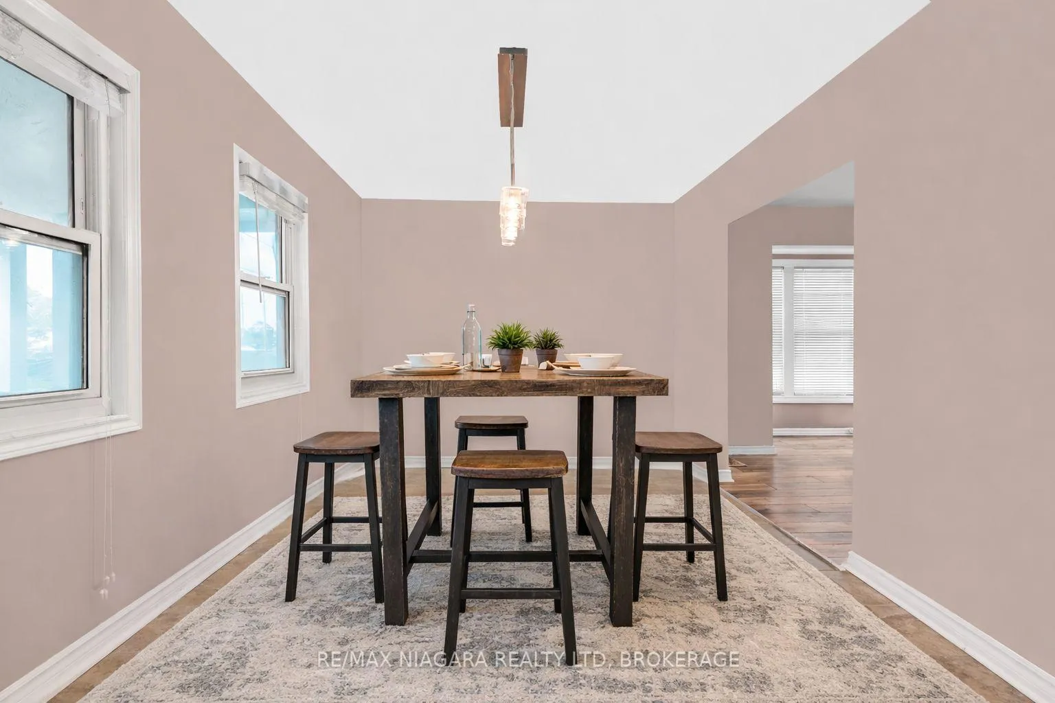 Photo 10 of 32 Page Street, St. Catharines, E. Chester — HOMEH