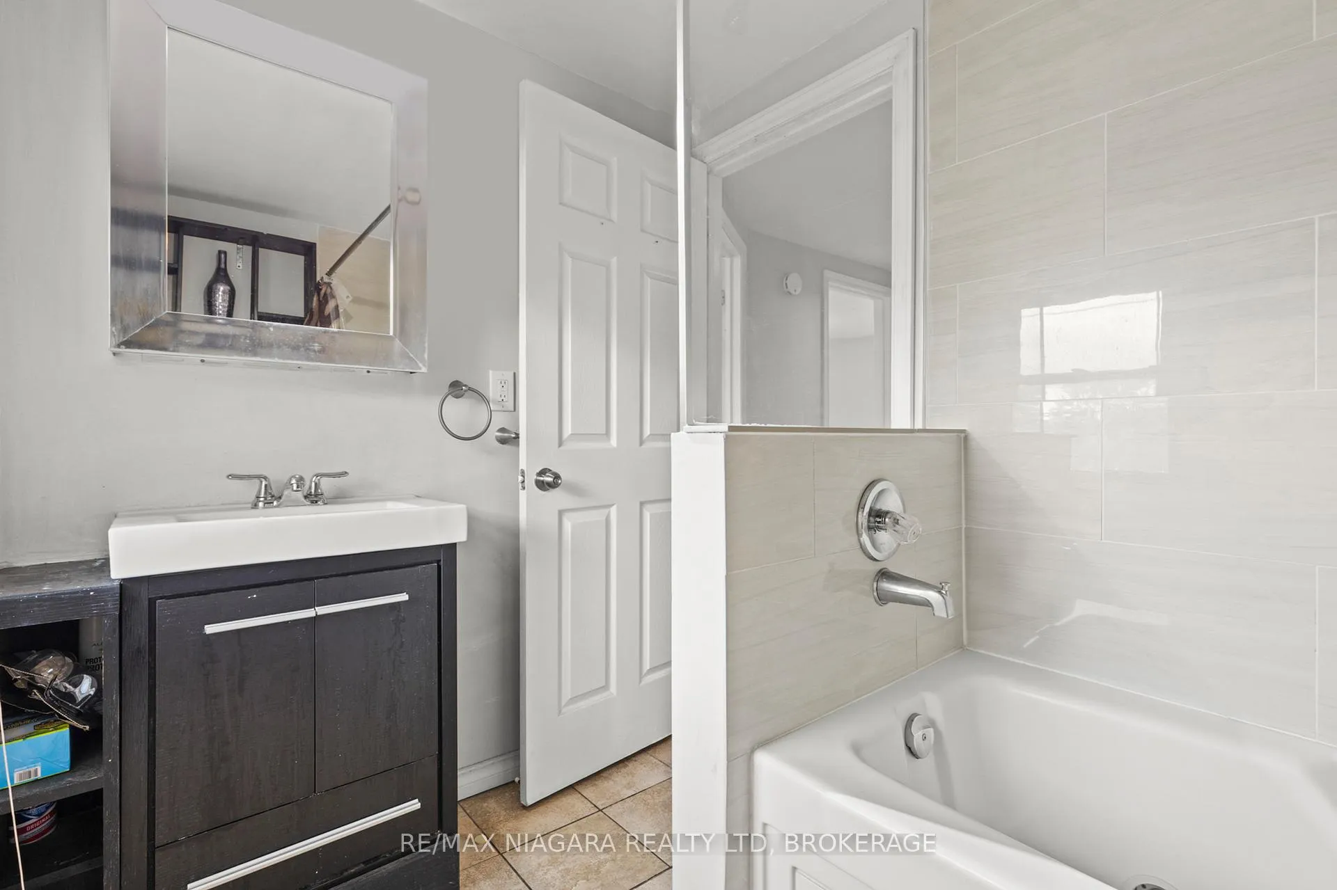 Photo 15 of 32 Page Street, St. Catharines, E. Chester — HOMEH