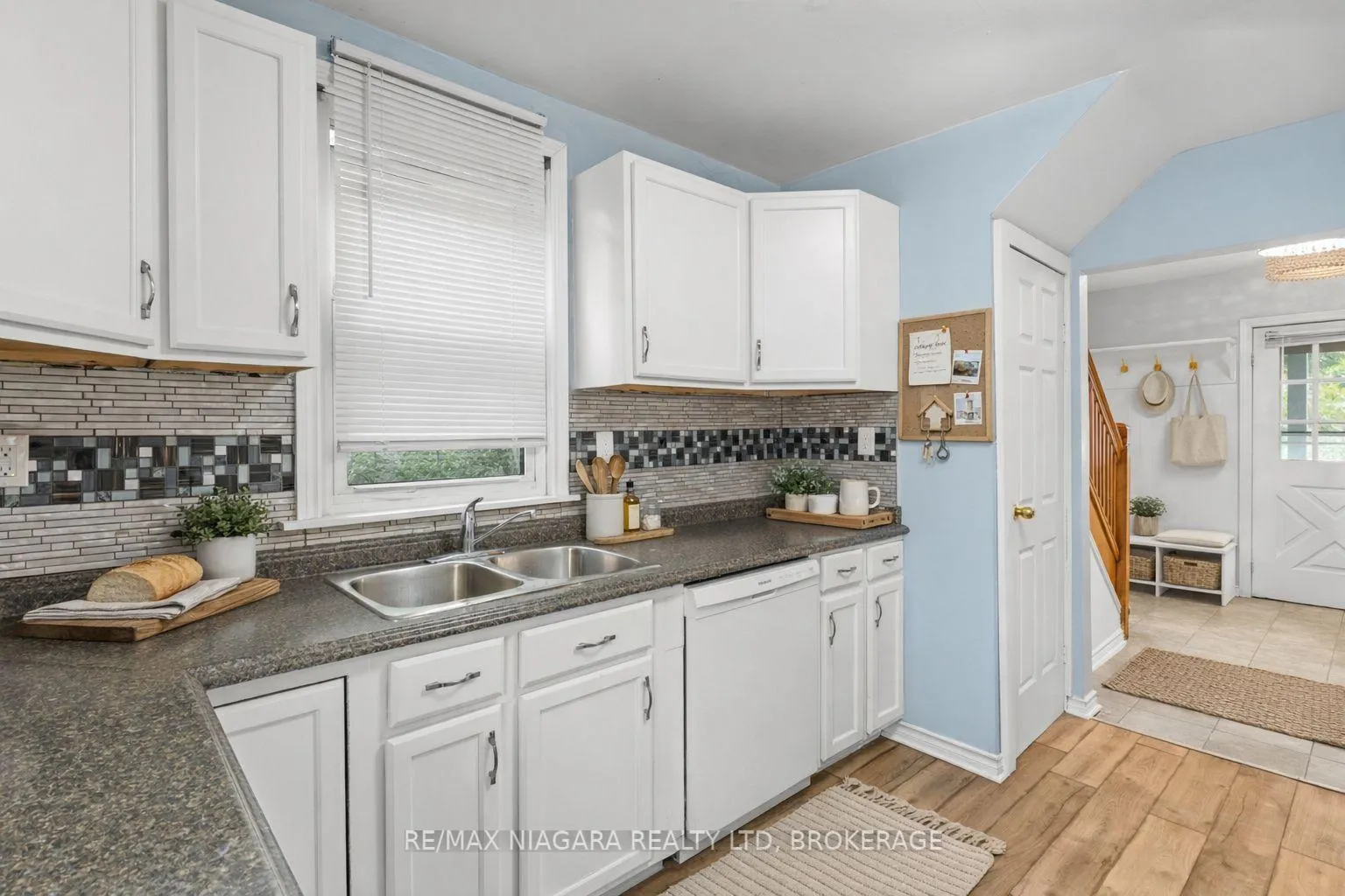 Photo 18 of 32 Page Street, St. Catharines, E. Chester — HOMEH