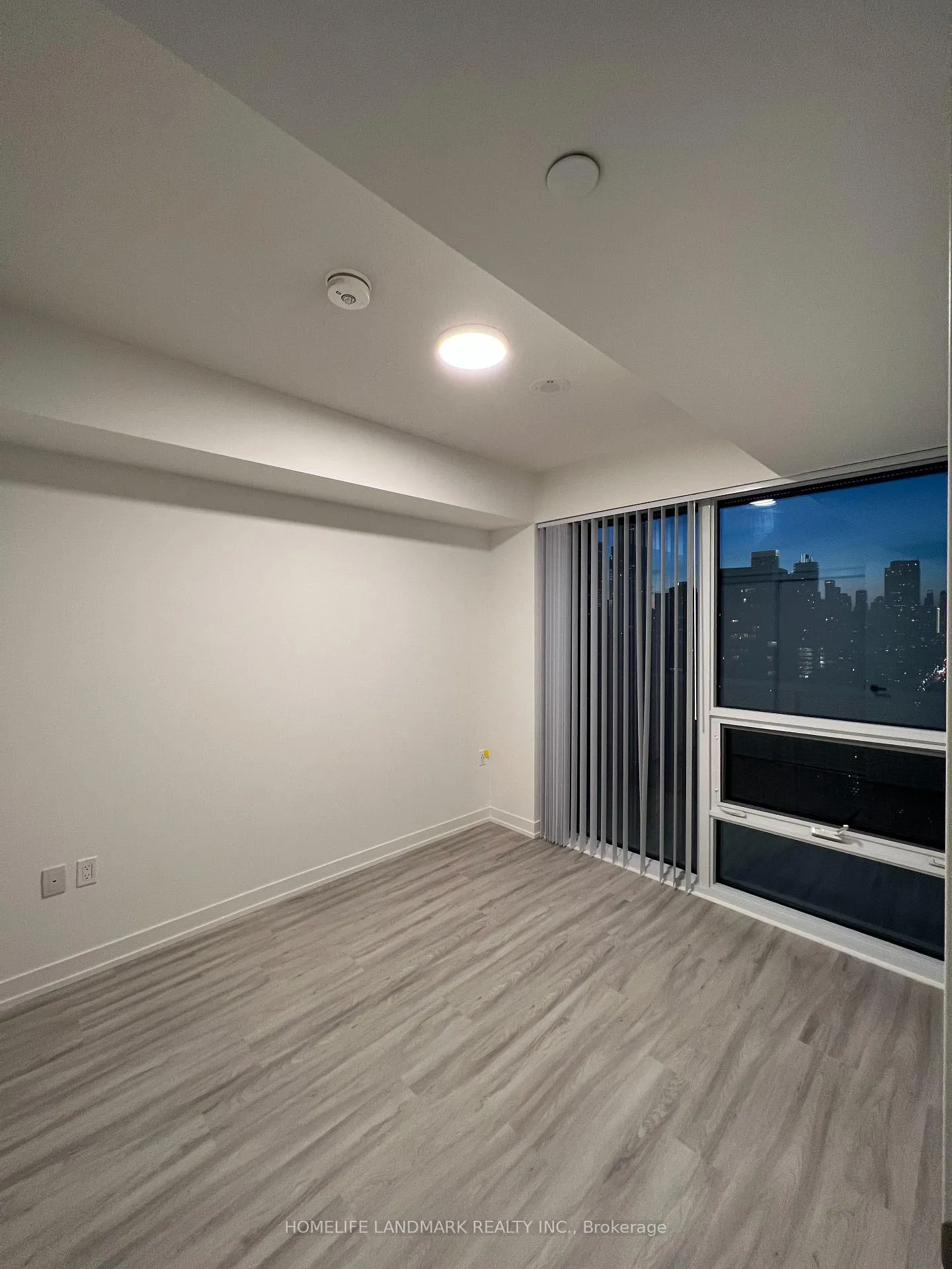 Photo 4 of Unit 2703, 55 Cooper Street, Toronto, Waterfront Communities — HOMEH