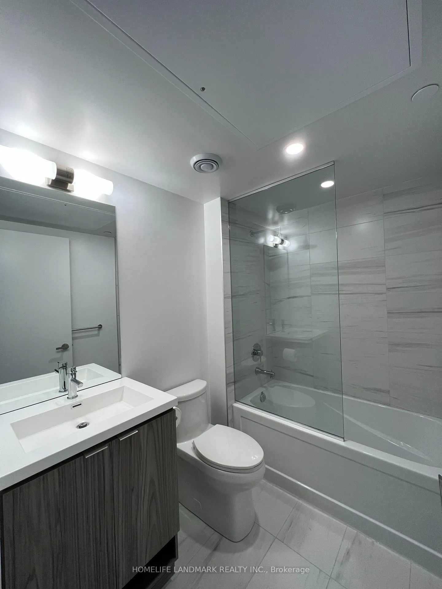 Photo 6 of Unit 2703, 55 Cooper Street, Toronto, Waterfront Communities — HOMEH