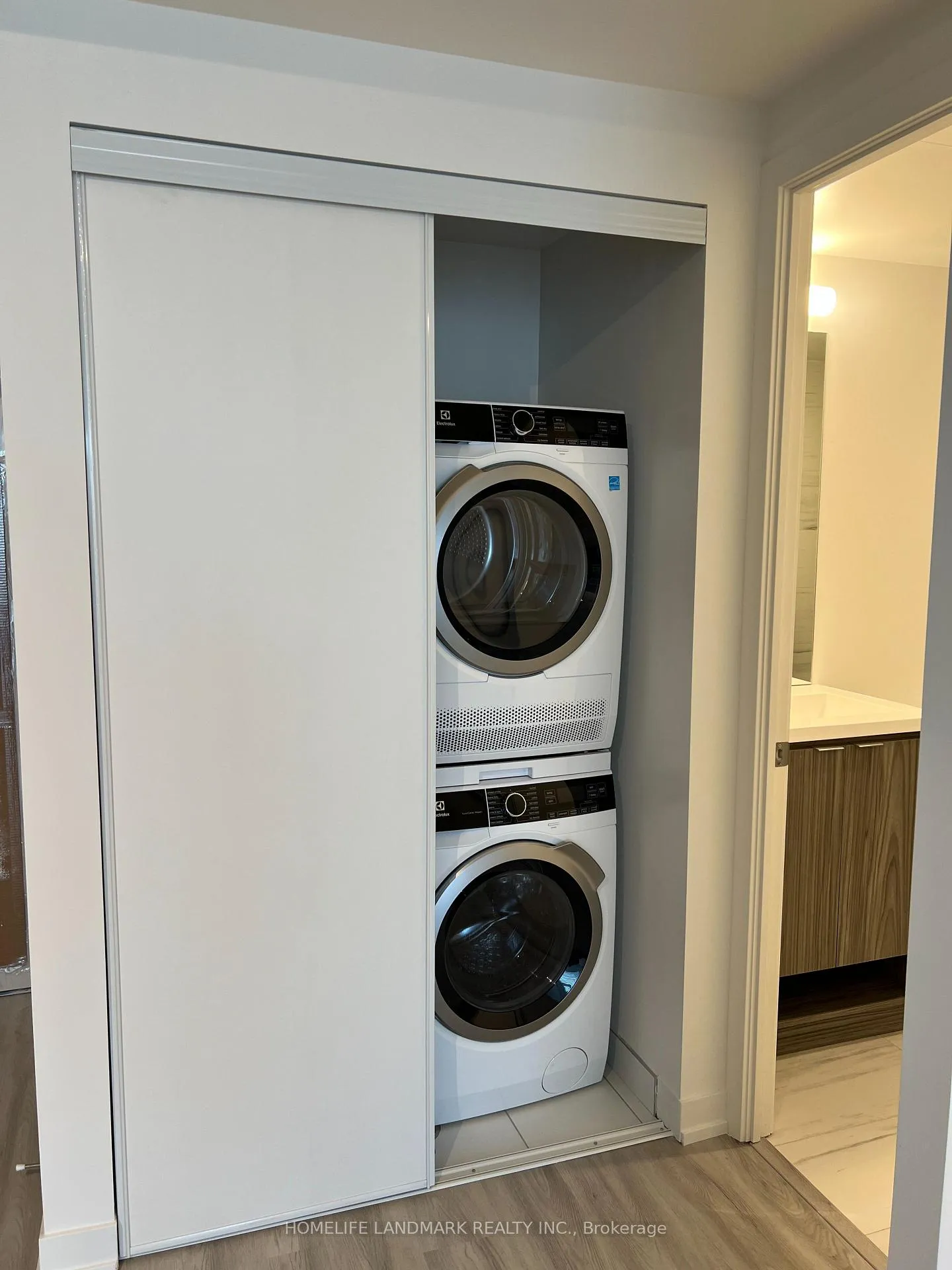 Photo 7 of Unit 2703, 55 Cooper Street, Toronto, Waterfront Communities — HOMEH