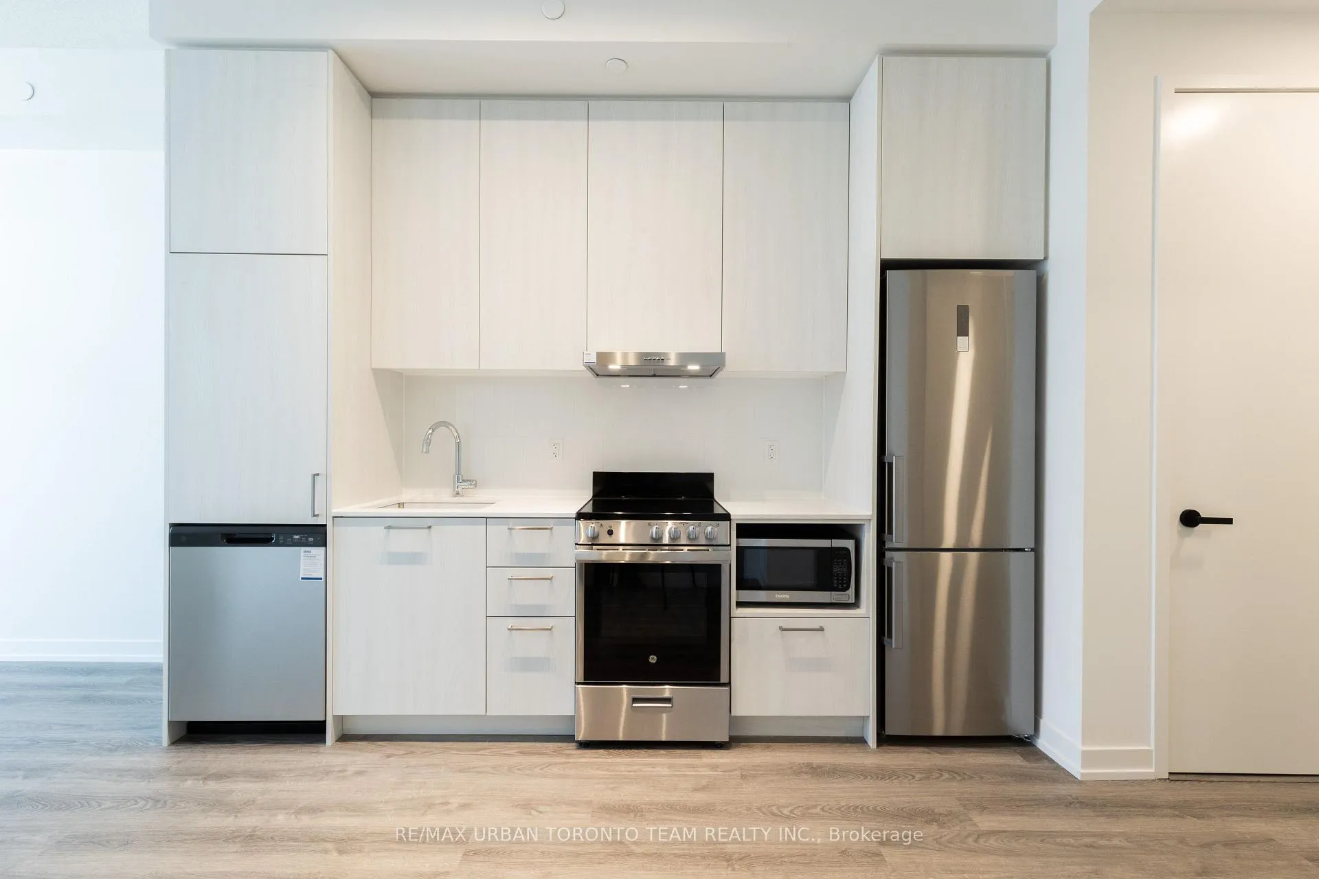 Photo 4 of Unit 816, 195 Commerce Street, Vaughan, Vaughan Corporate Centre — HOMEH