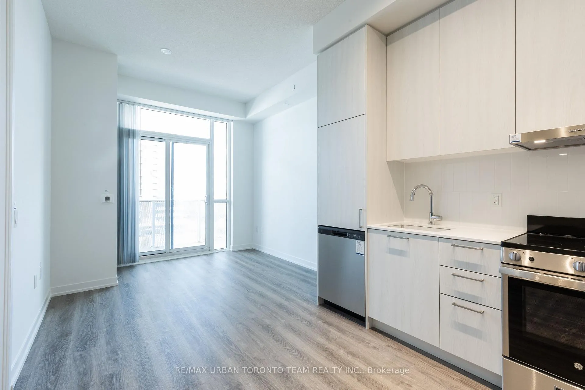 Photo 5 of Unit 816, 195 Commerce Street, Vaughan, Vaughan Corporate Centre — HOMEH