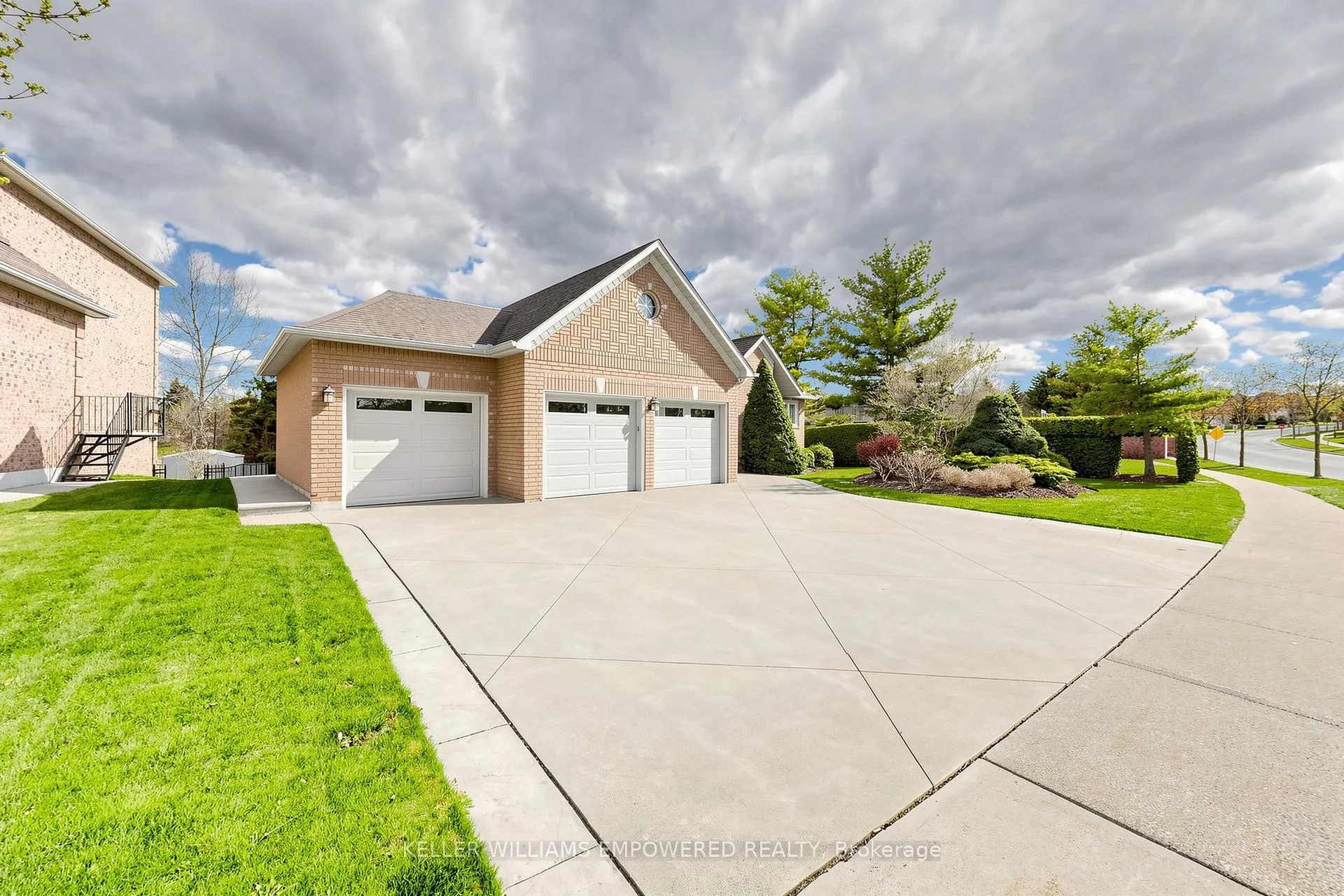 Photo 2 of 123 Thomson Creek Boulevard, Vaughan, Islington Woods — HOMEH