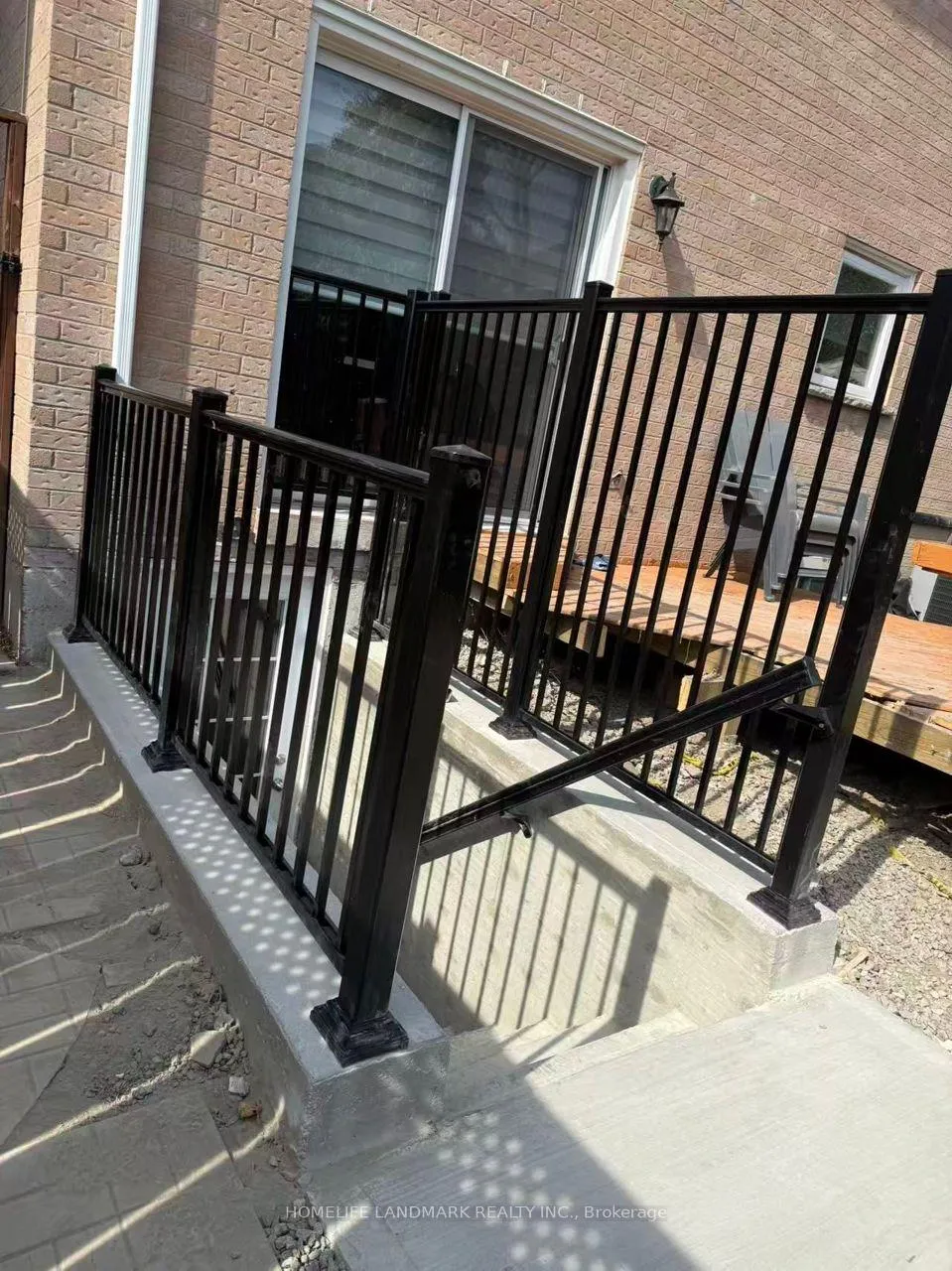 Photo 2 of 826 Winterton Way, Mississauga, East Credit — HOMEH