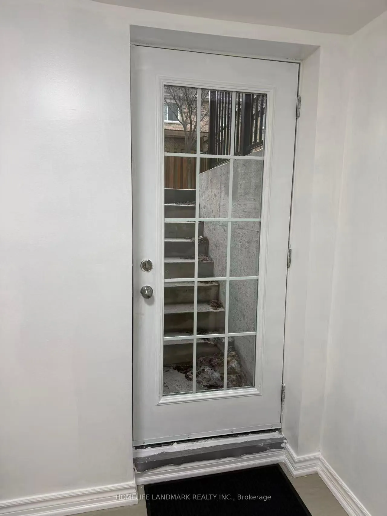 Photo 3 of 826 Winterton Way, Mississauga, East Credit — HOMEH