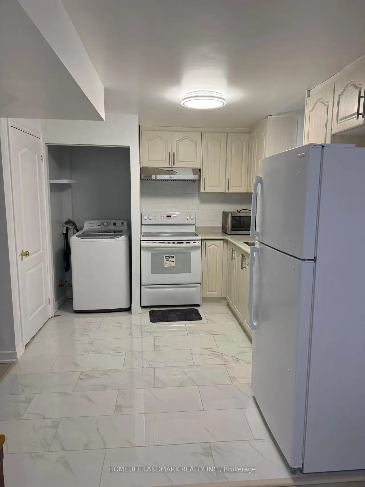 Photo 6 of 826 Winterton Way, Mississauga, East Credit — HOMEH