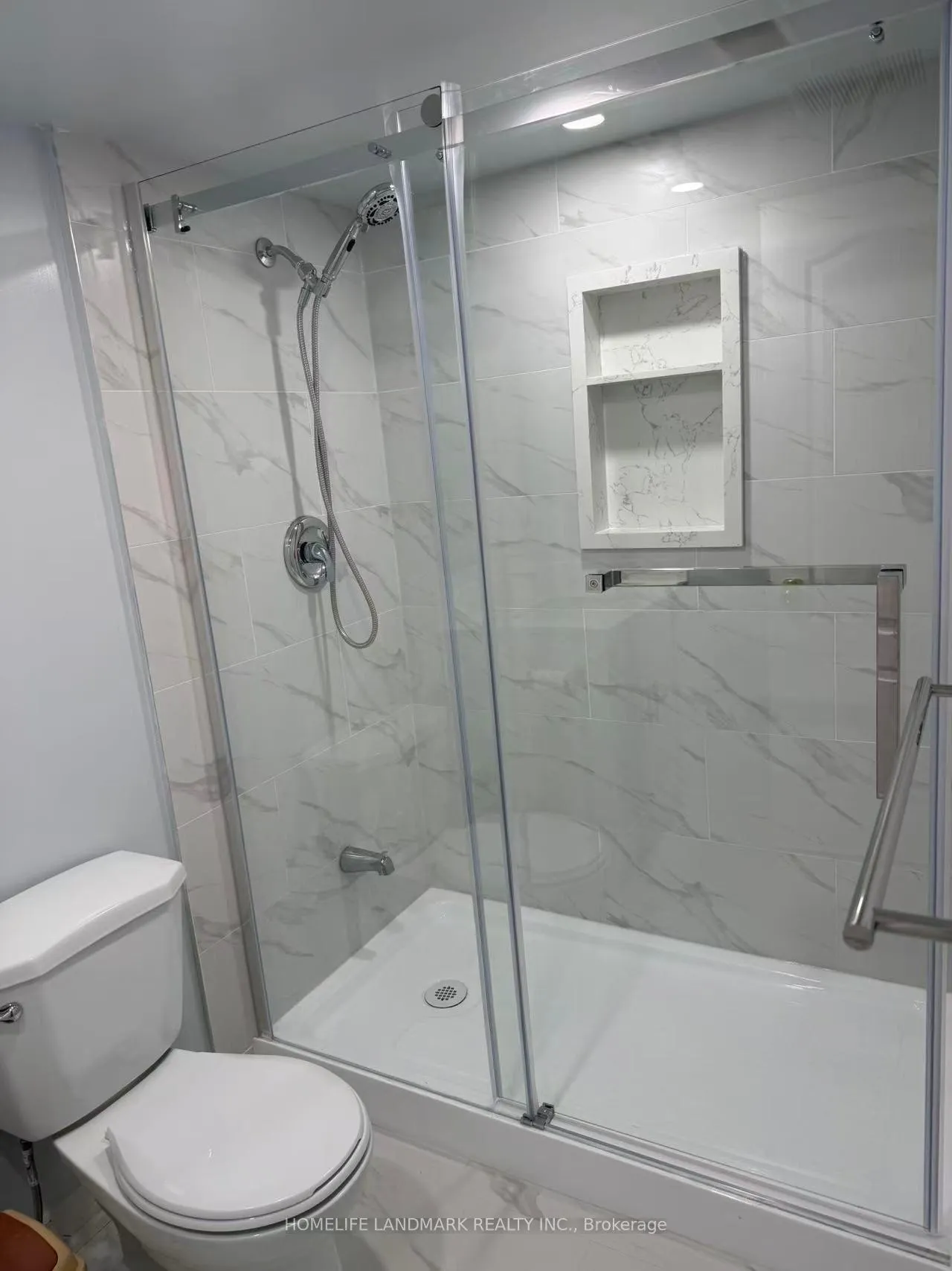 Photo 9 of 826 Winterton Way, Mississauga, East Credit — HOMEH