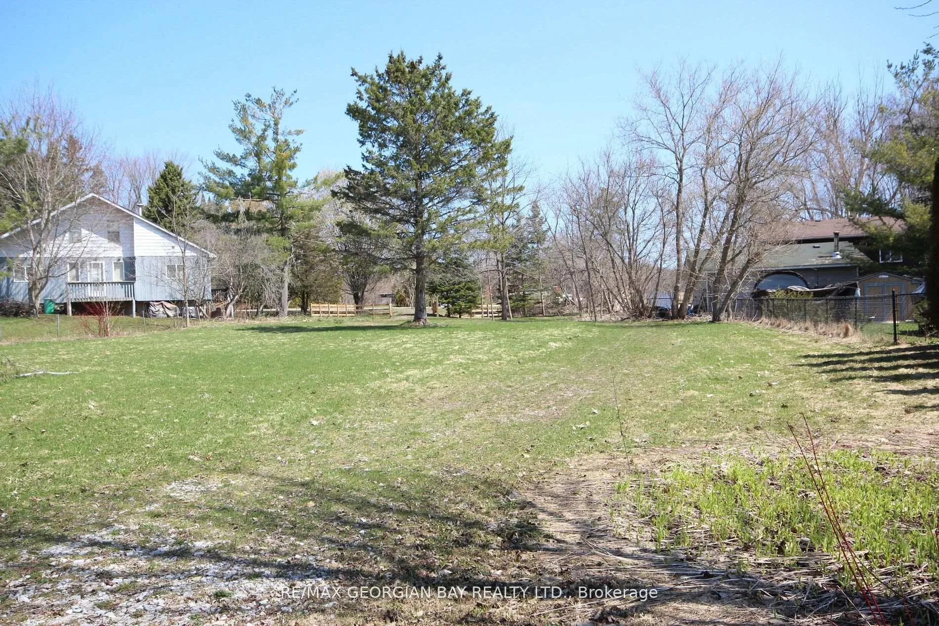 Photo 3 of 5766 Penetanguishene Highway, Springwater, Rural Springwater — HOMEH