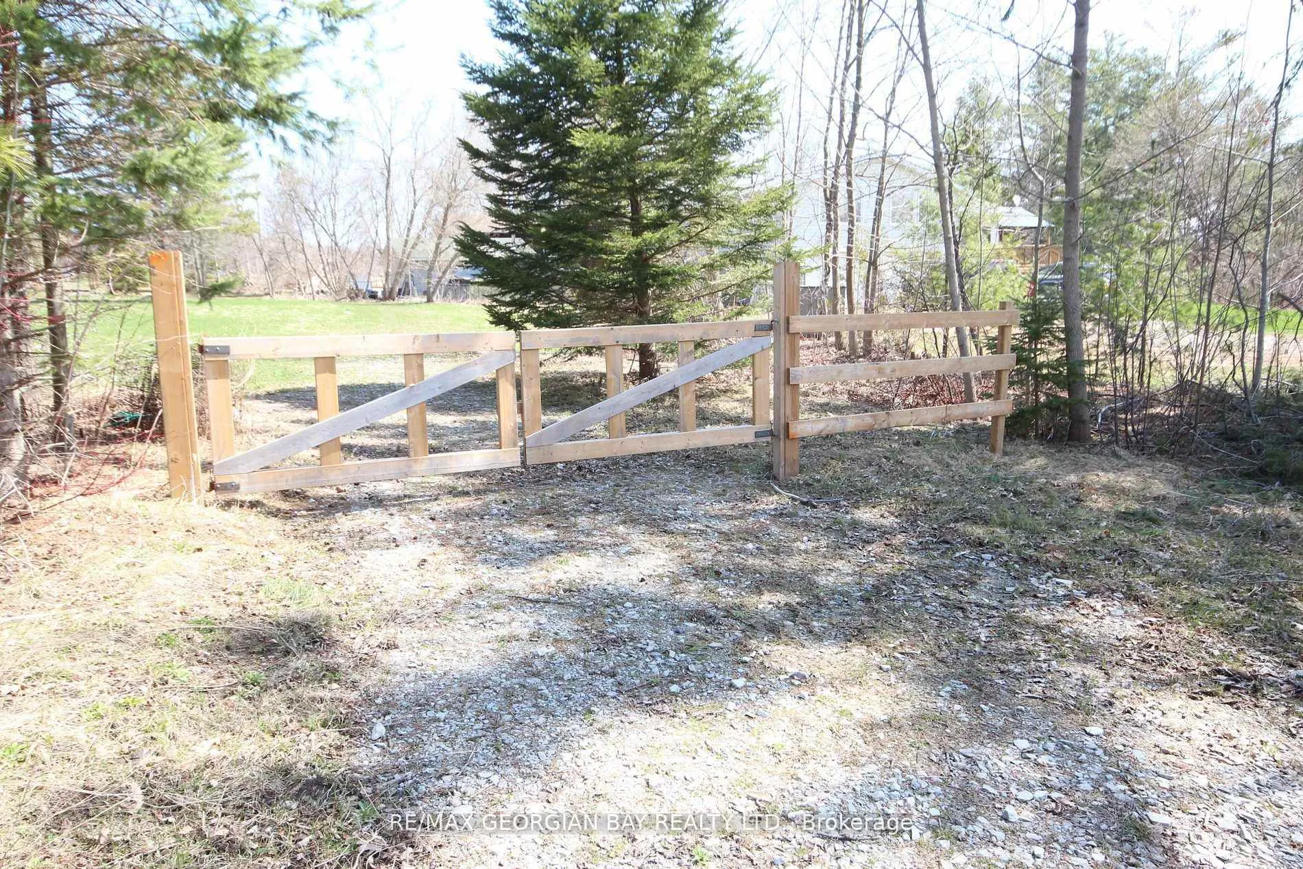 Photo 6 of 5766 Penetanguishene Highway, Springwater, Rural Springwater — HOMEH