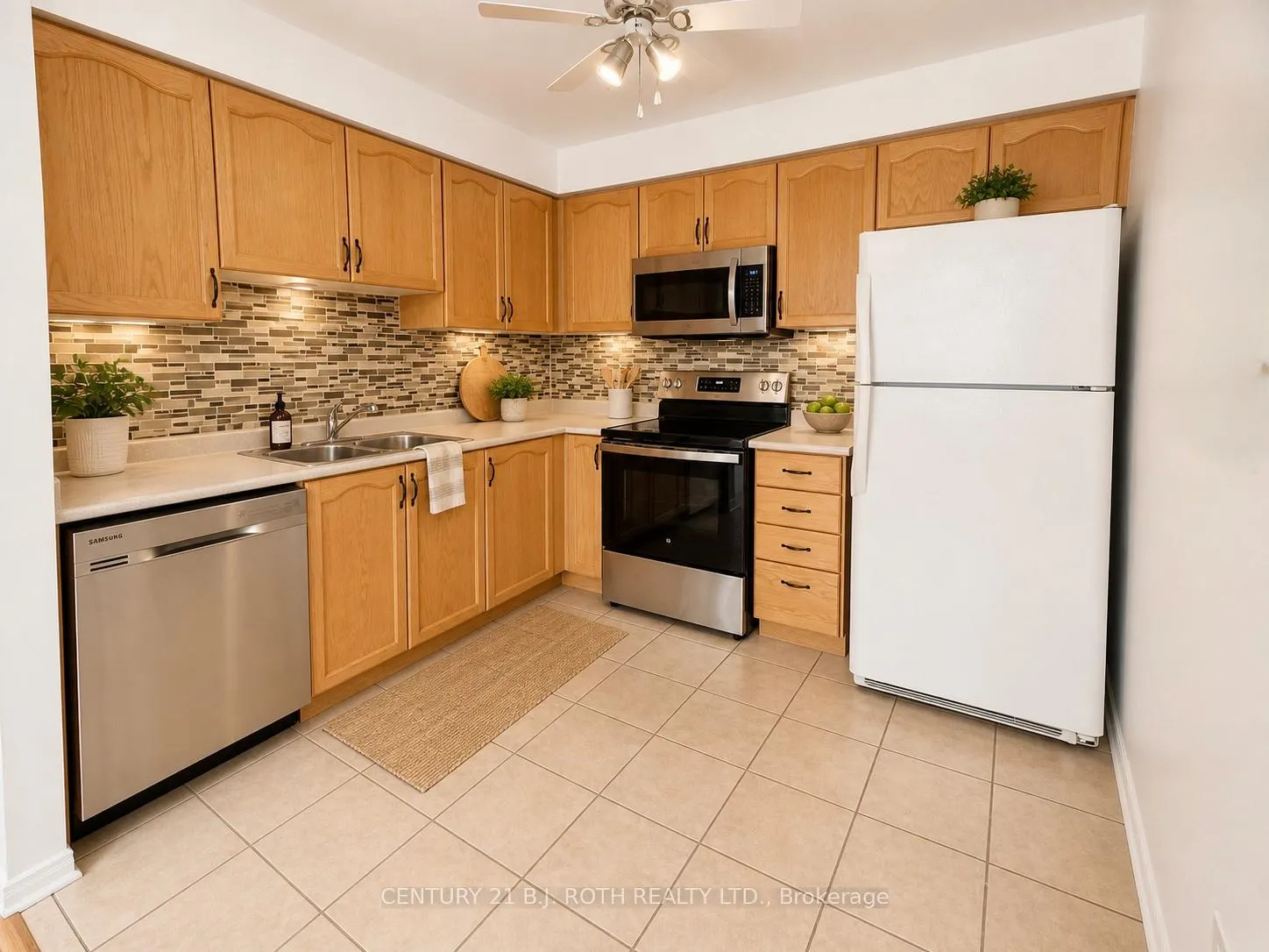 Photo 4 of Unit 18, 18 Sprucedale Way, Whitby, Pringle Creek — HOMEH