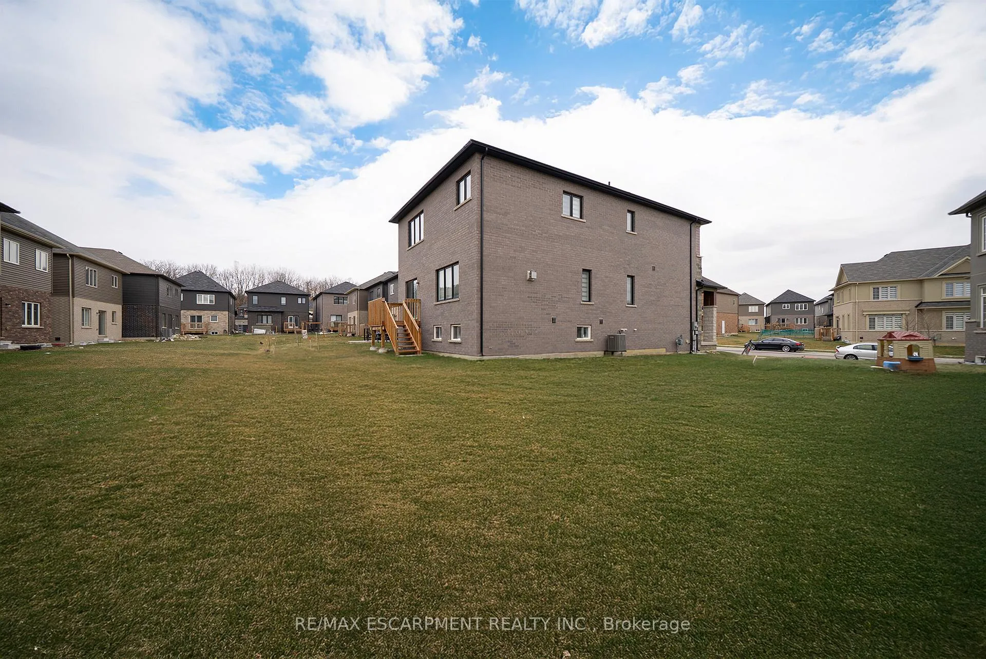 Photo 32 of 9 Tarrison Street, Brantford, Northwest Industrial — HOMEH