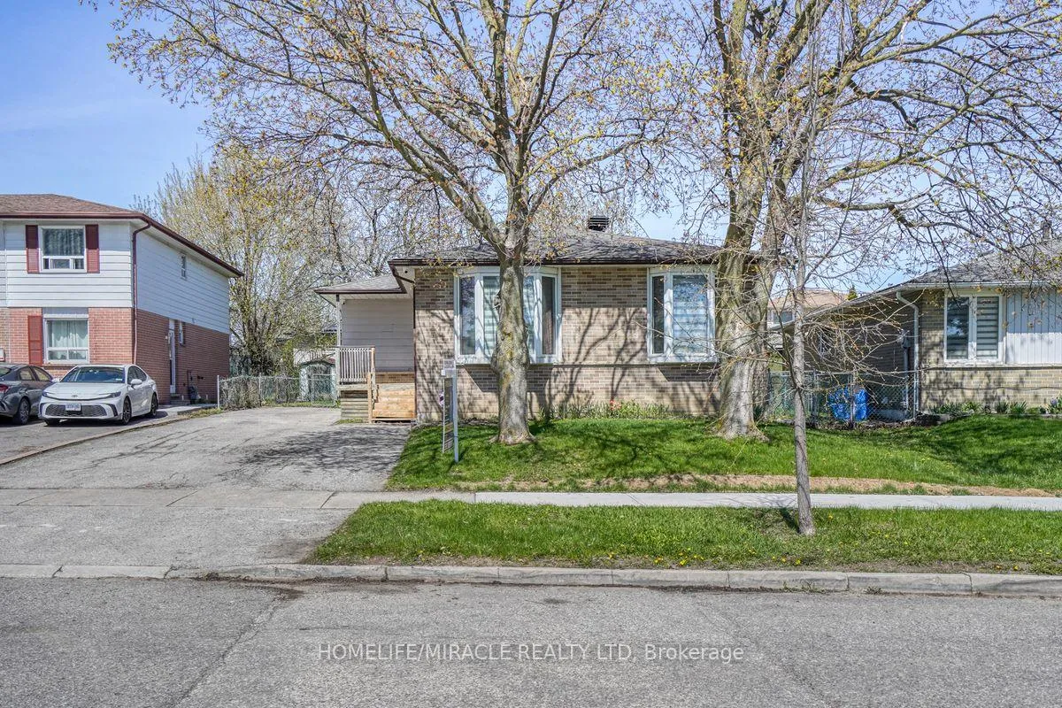 Photo 2 of 40 Reigate Avenue, Brampton, Madoc — HOMEH