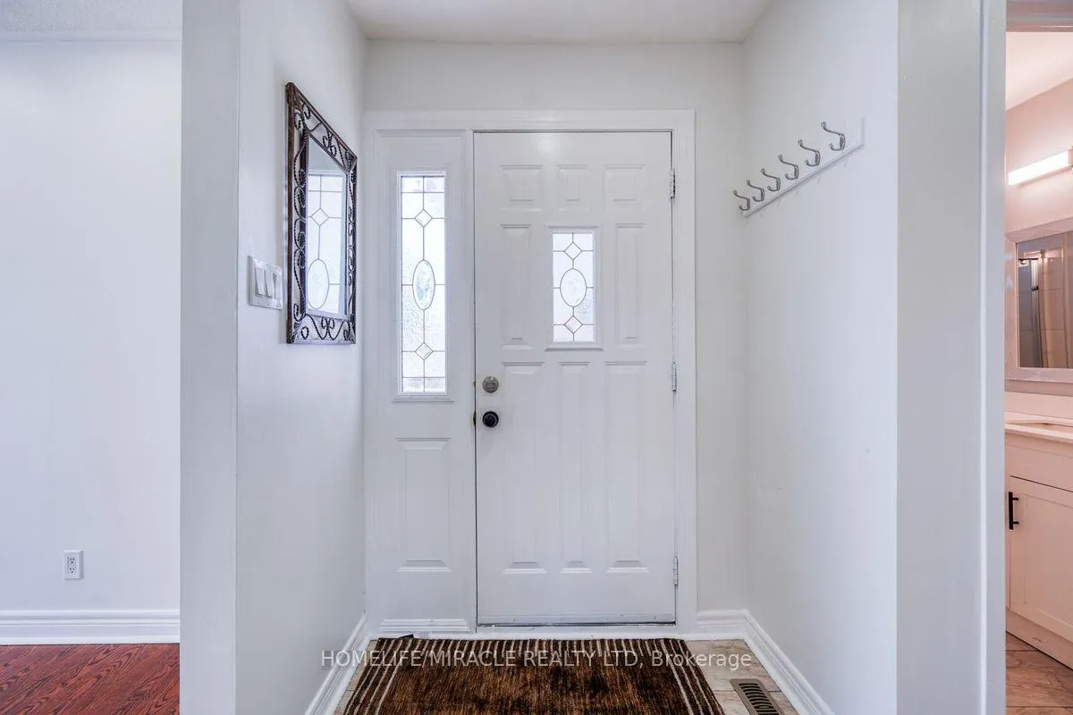 Photo 3 of 40 Reigate Avenue, Brampton, Madoc — HOMEH