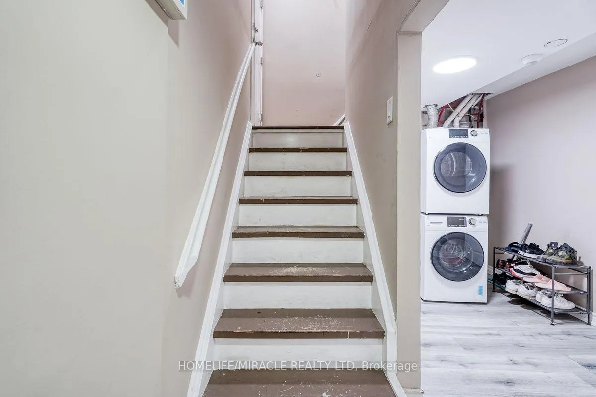 Photo 32 of 40 Reigate Avenue, Brampton, Madoc — HOMEH