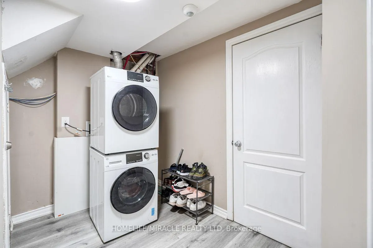 Photo 33 of 40 Reigate Avenue, Brampton, Madoc — HOMEH