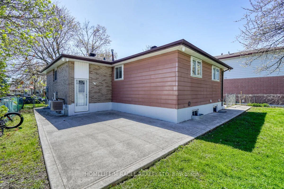 Photo 37 of 40 Reigate Avenue, Brampton, Madoc — HOMEH