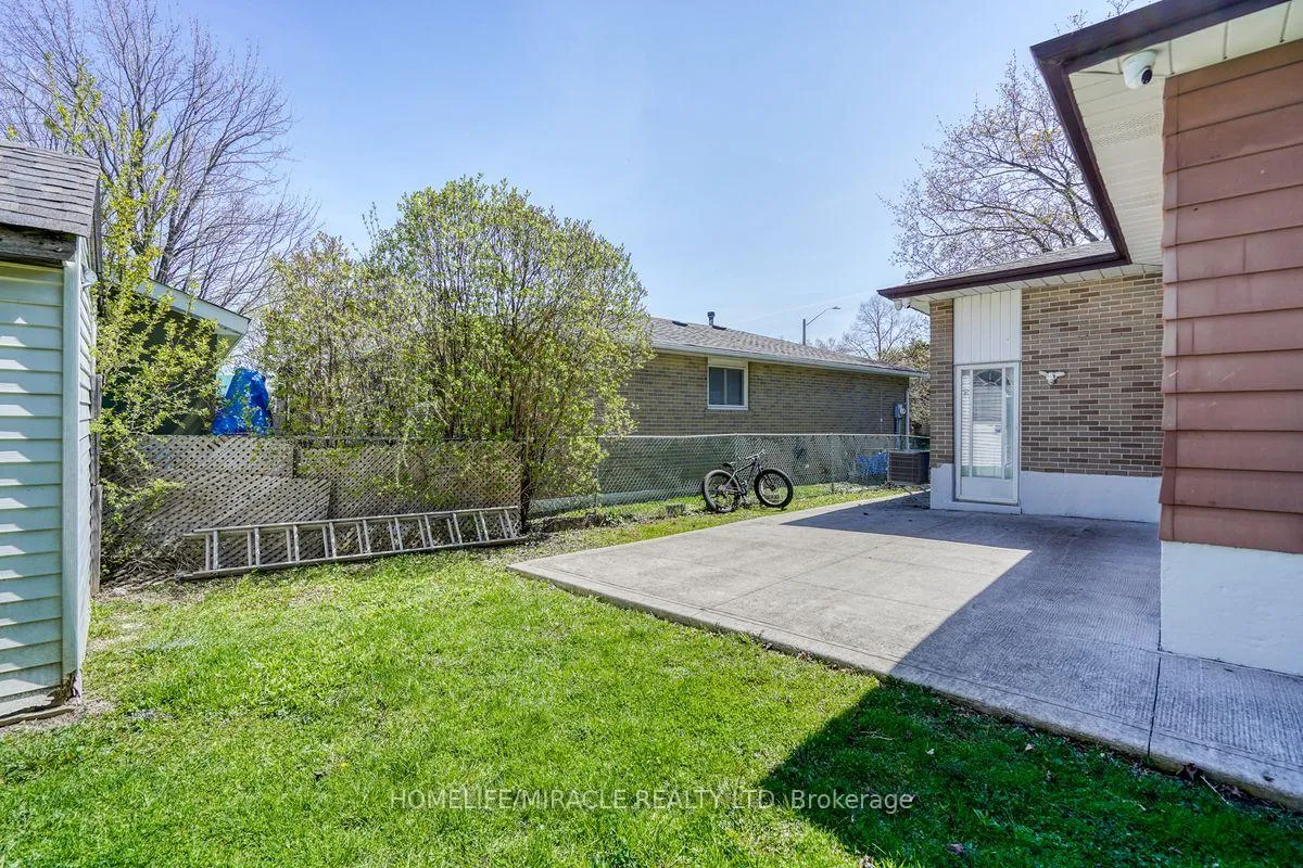 Photo 38 of 40 Reigate Avenue, Brampton, Madoc — HOMEH