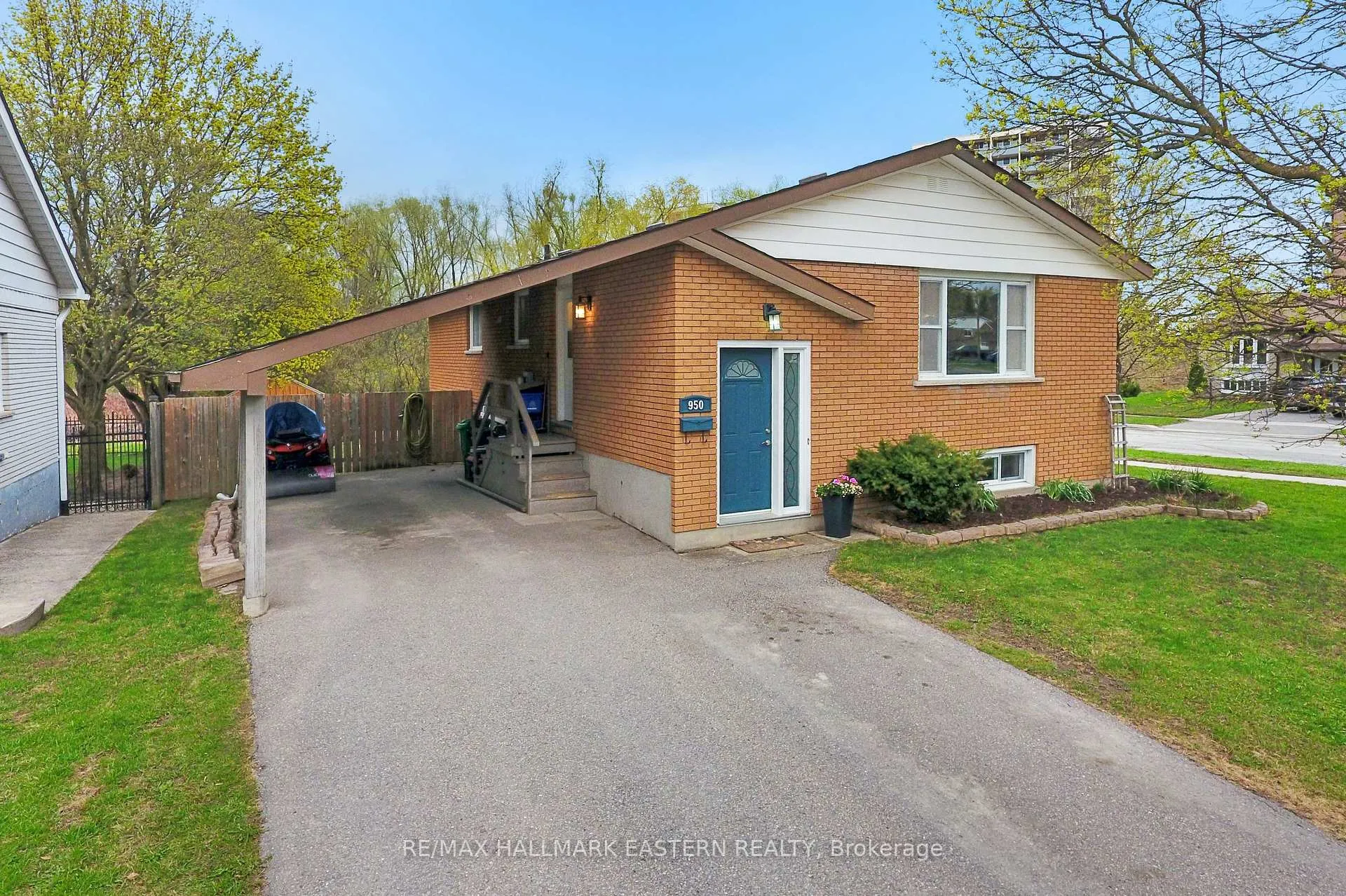 Photo 1 of 950 Silverdale Road, Peterborough, Otonabee Ward 1 — HOMEH
