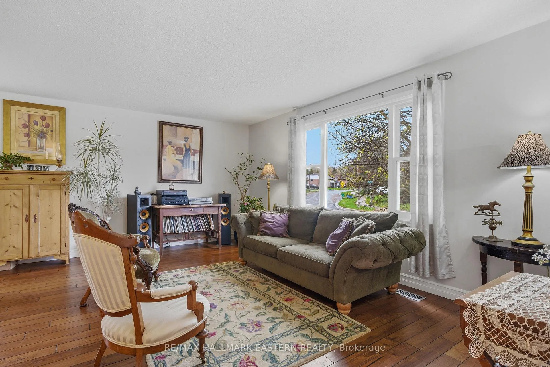 Photo 7 of 950 Silverdale Road, Peterborough, Otonabee Ward 1 — HOMEH