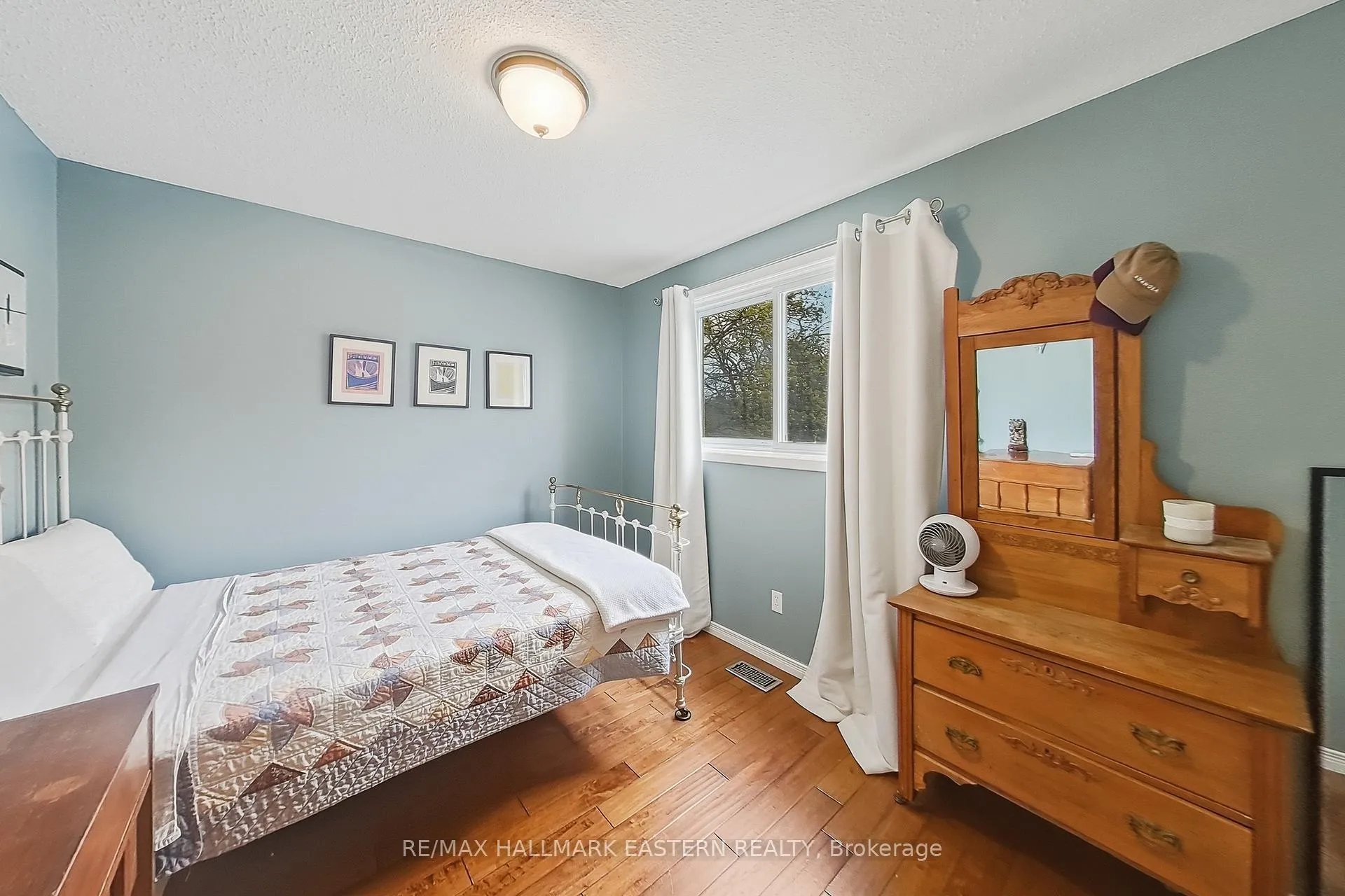 Photo 16 of 950 Silverdale Road, Peterborough, Otonabee Ward 1 — HOMEH