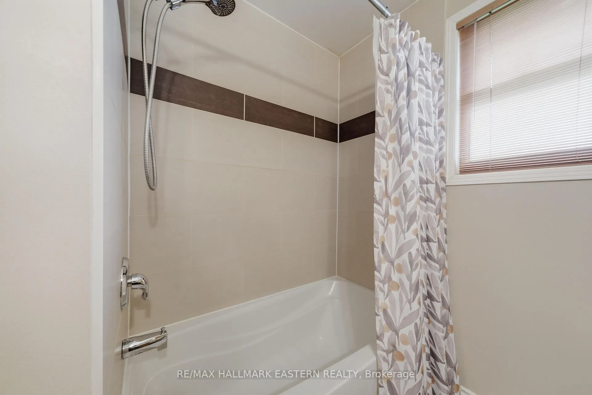 Photo 20 of 950 Silverdale Road, Peterborough, Otonabee Ward 1 — HOMEH