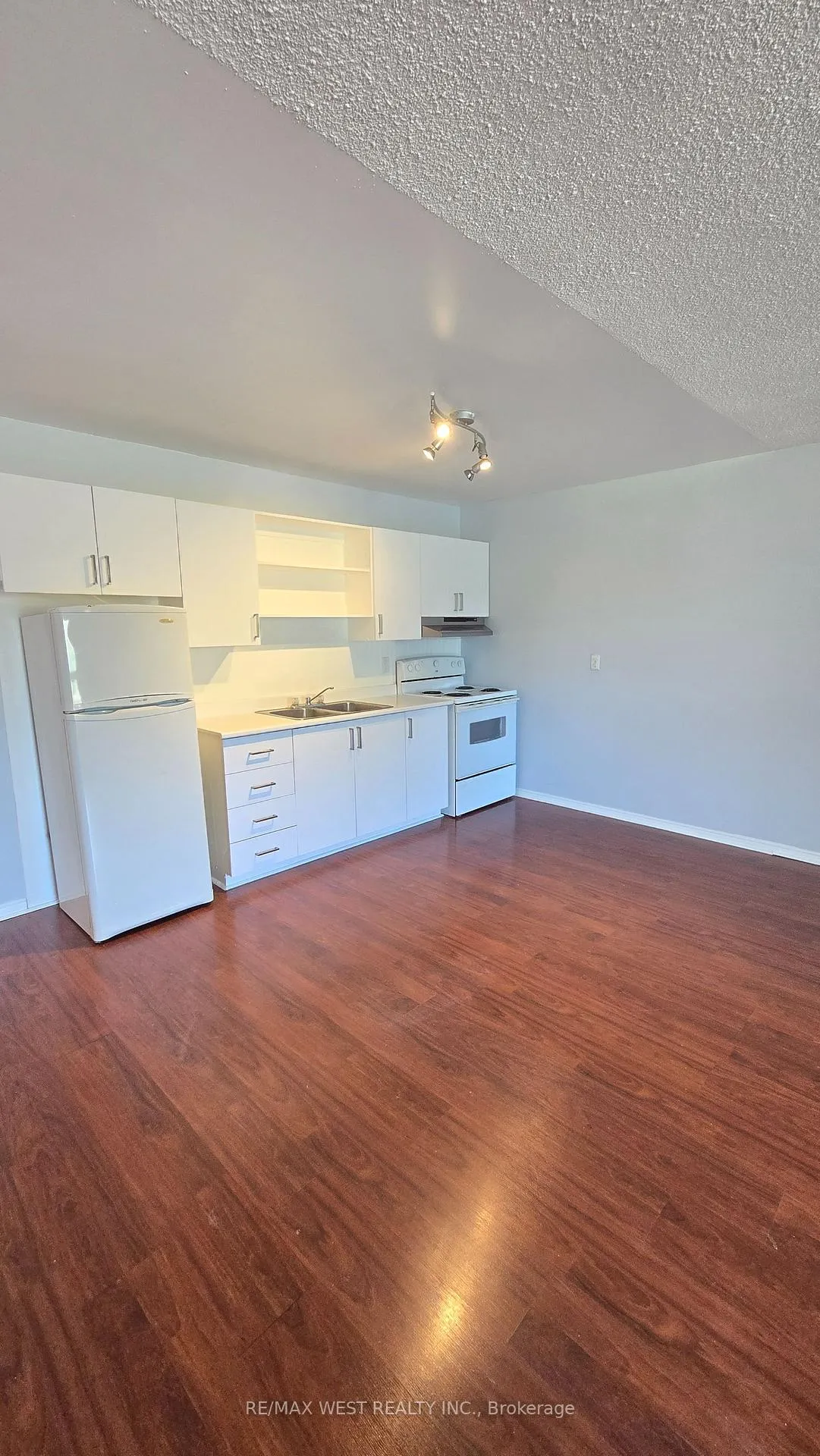 Photo 5 of Unit 1, 1270 Maple Road, Innisfil, Rural Innisfil — HOMEH