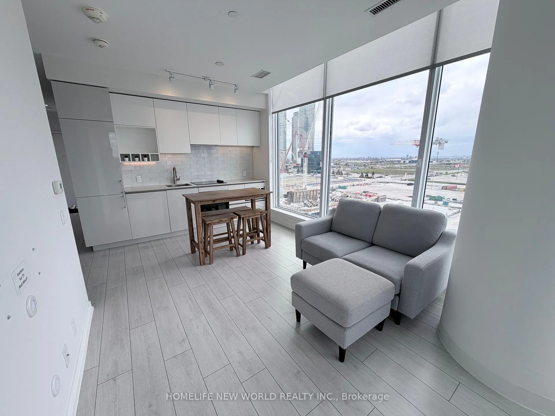 Photo 2 of Unit 906, 5 Buttermill Avenue, Vaughan, Vaughan Corporate Centre — HOMEH