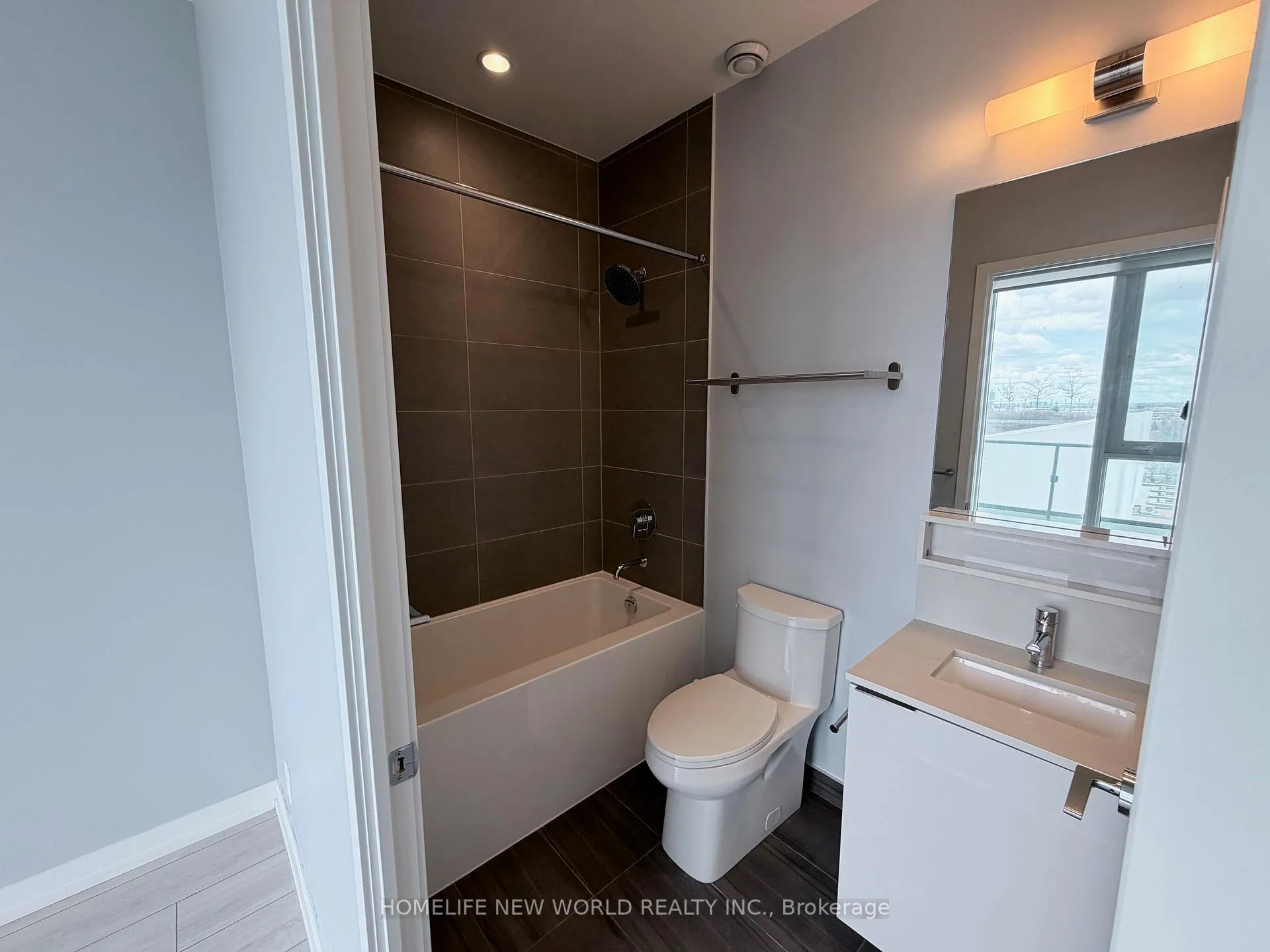 Photo 6 of Unit 906, 5 Buttermill Avenue, Vaughan, Vaughan Corporate Centre — HOMEH