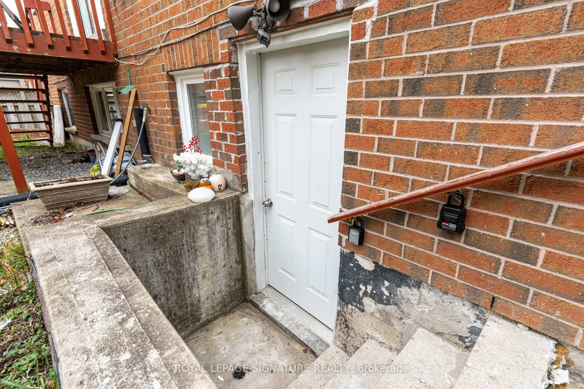Photo 2 of Unit Bsmt, 161 Chambers Crescent, Newmarket, Armitage — HOMEH