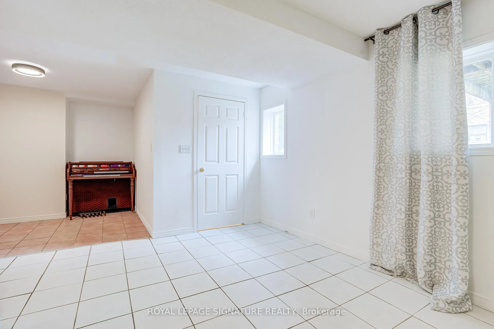Photo 4 of Unit Bsmt, 161 Chambers Crescent, Newmarket, Armitage — HOMEH