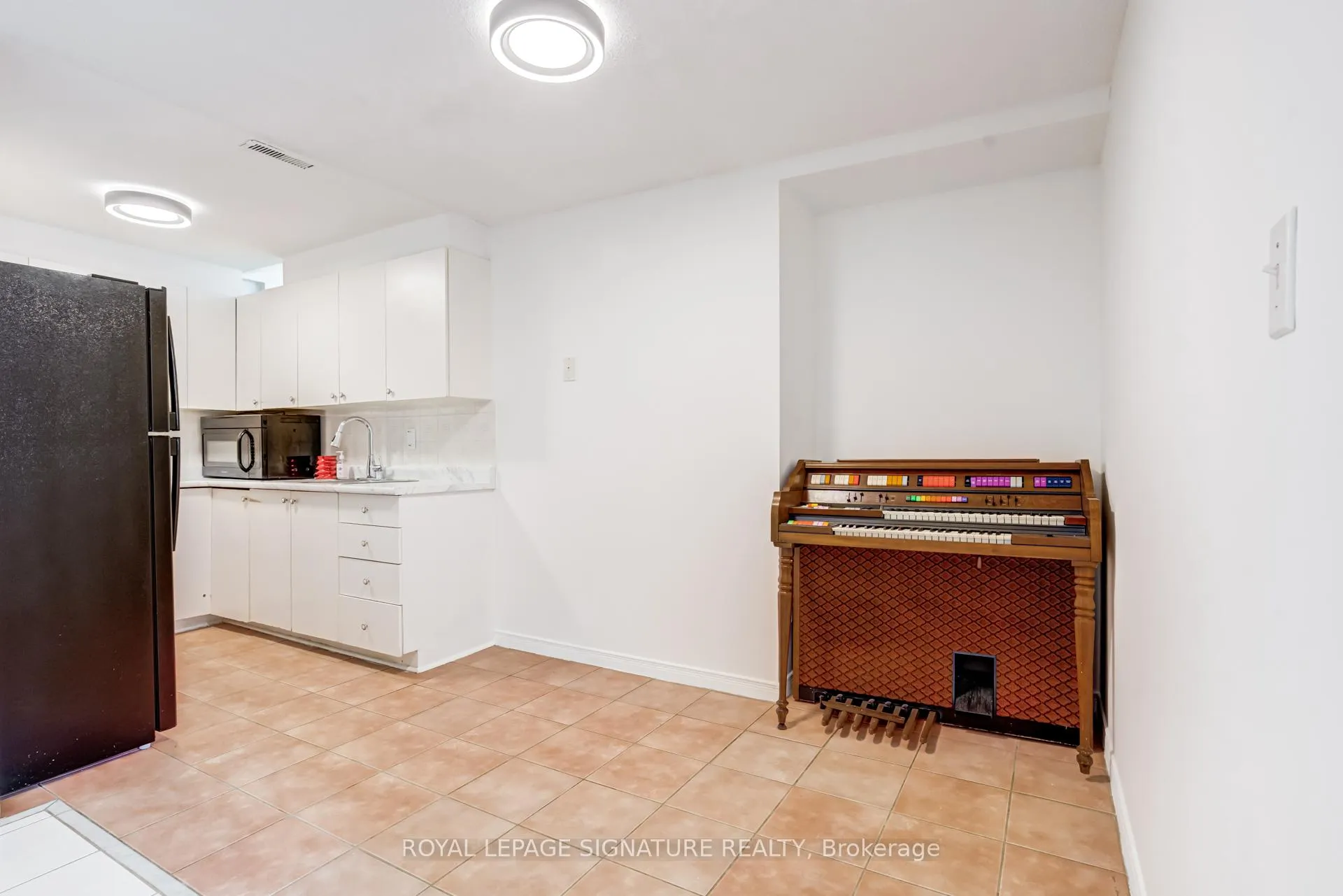 Photo 9 of Unit Bsmt, 161 Chambers Crescent, Newmarket, Armitage — HOMEH