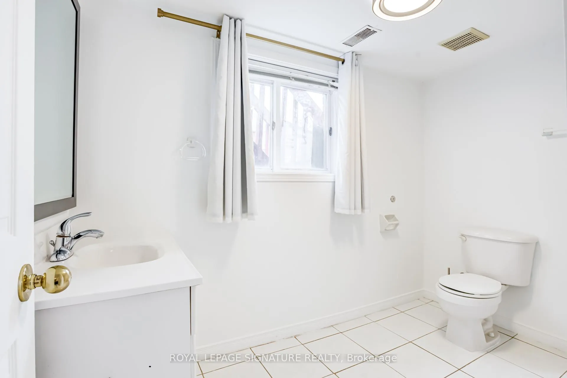 Photo 21 of Unit Bsmt, 161 Chambers Crescent, Newmarket, Armitage — HOMEH