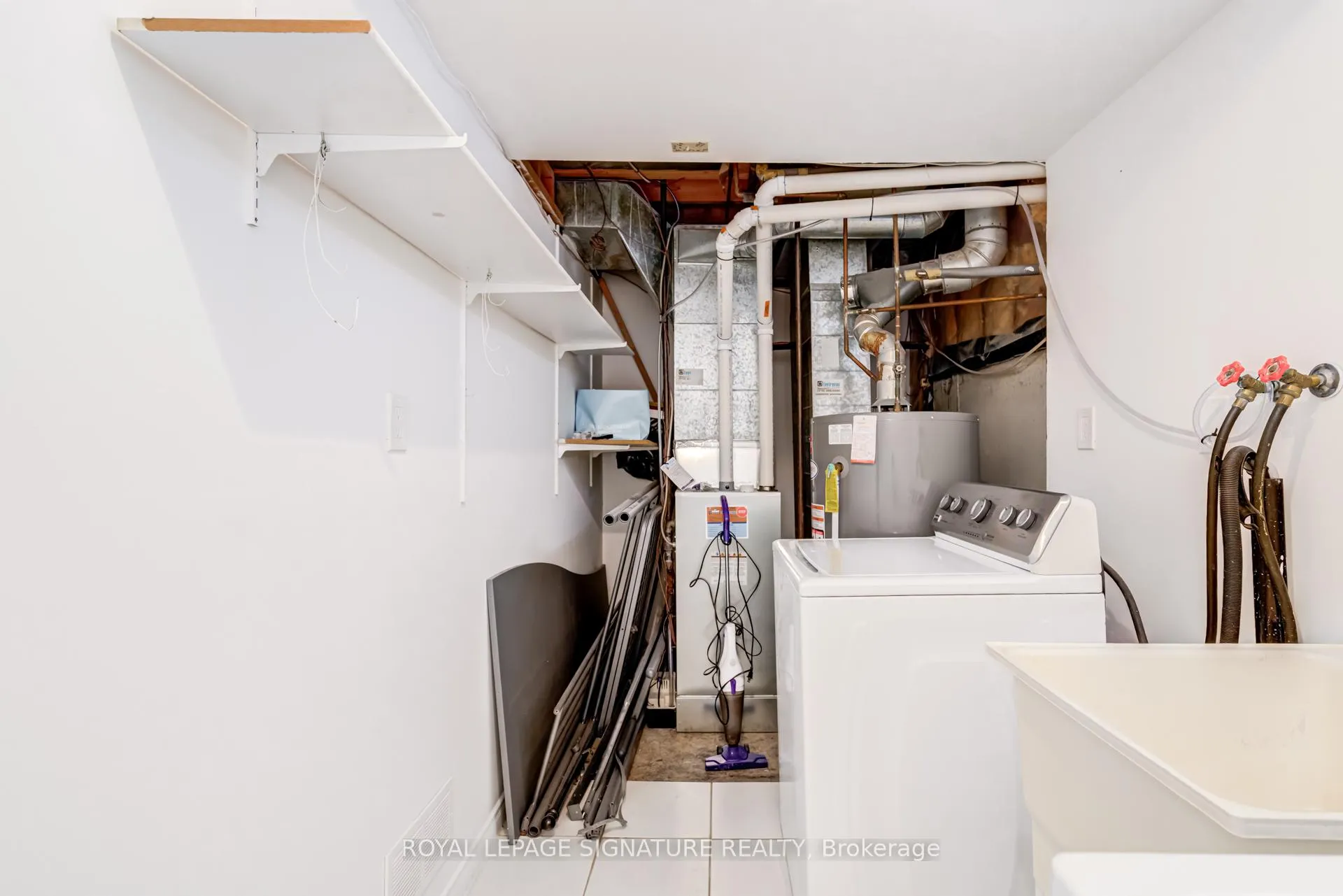 Photo 24 of Unit Bsmt, 161 Chambers Crescent, Newmarket, Armitage — HOMEH