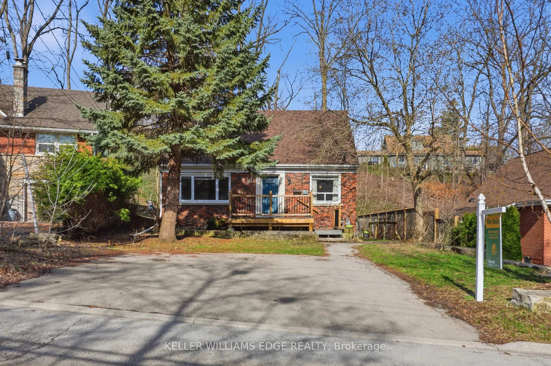 Photo 2 of 48 Mountain Avenue S, Hamilton, Stoney Creek — HOMEH