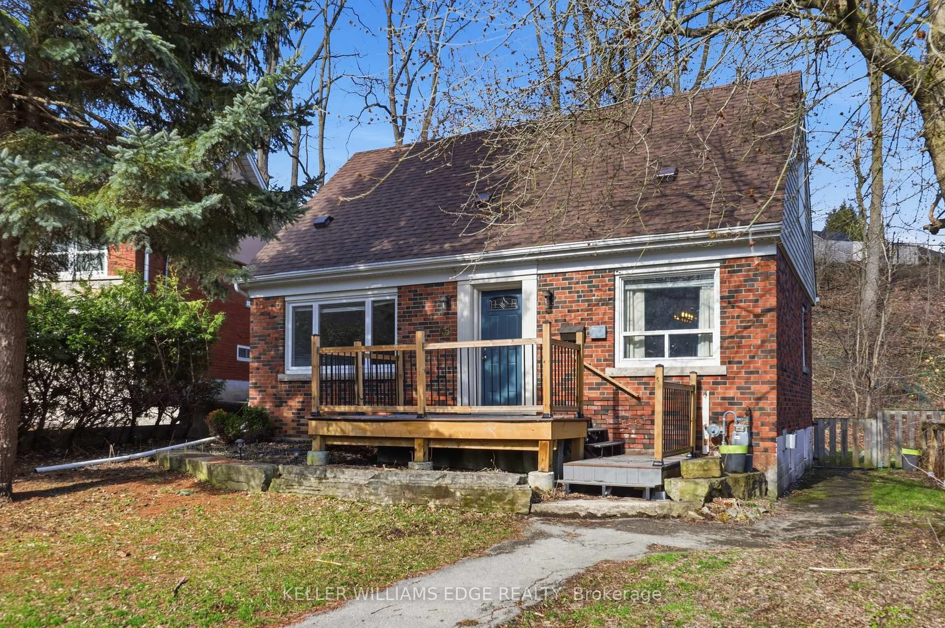 Photo 3 of 48 Mountain Avenue S, Hamilton, Stoney Creek — HOMEH